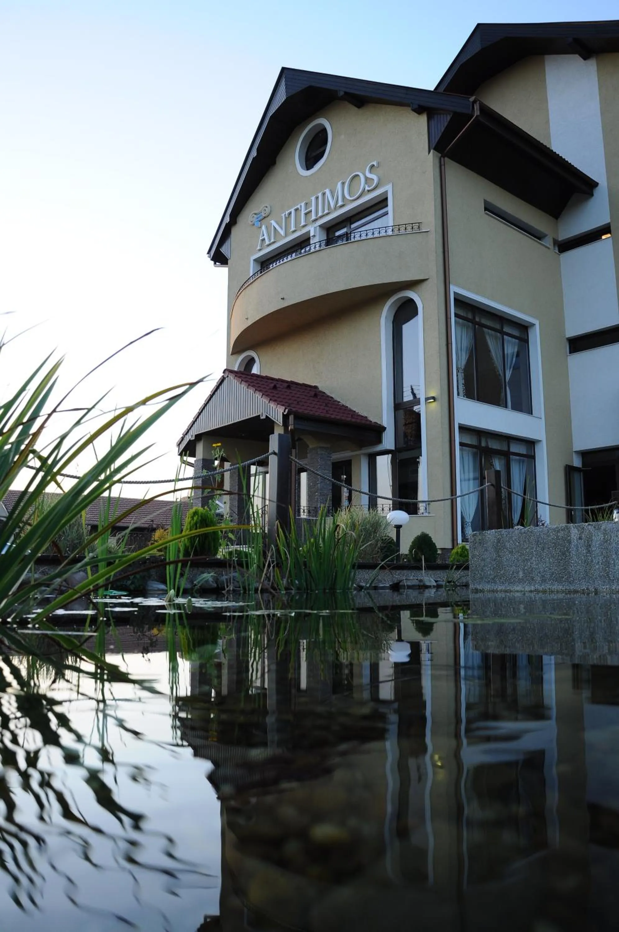 Property building in Anthimos