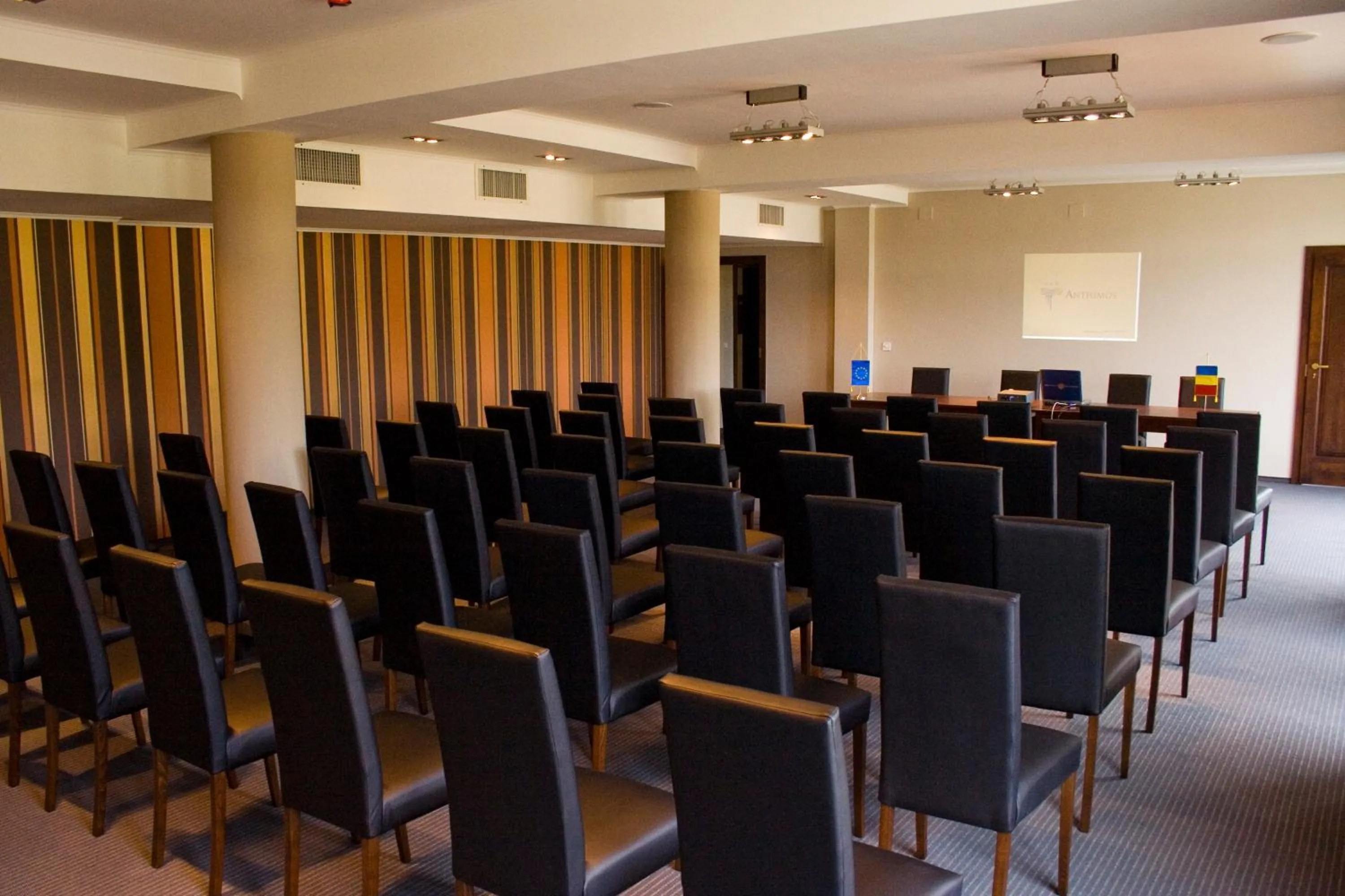 Business facilities in Anthimos