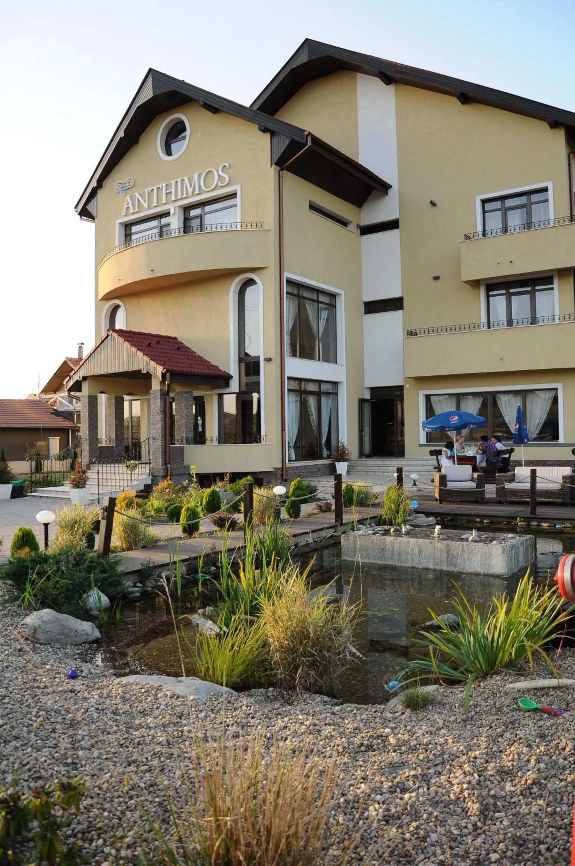 Facade/entrance in Anthimos