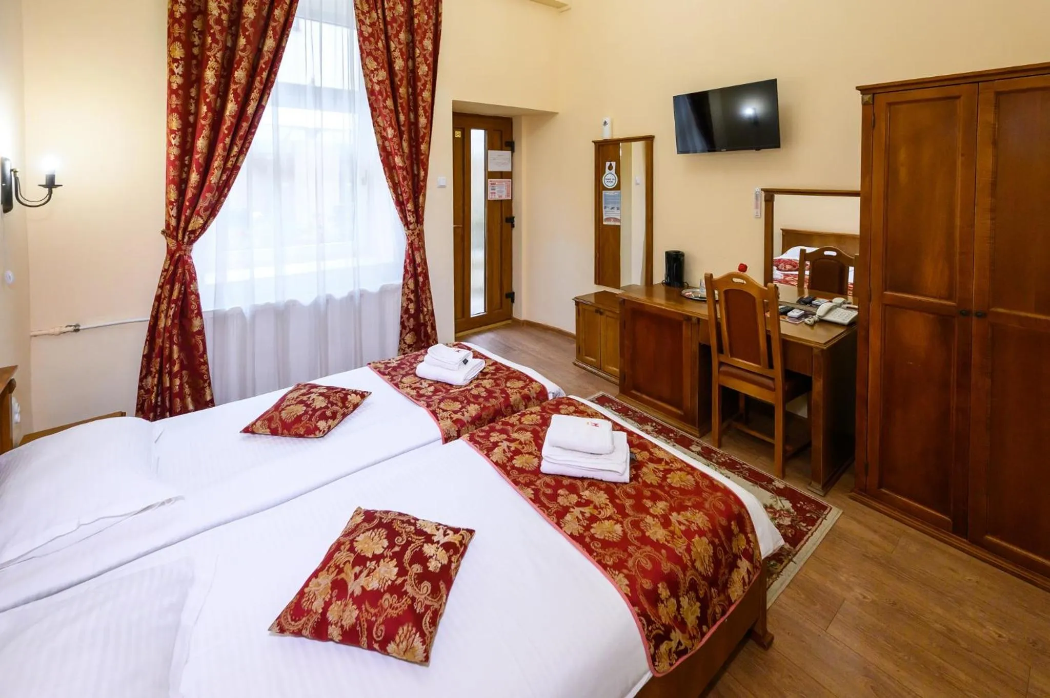 Bedroom, Bed in Hotel Transilvania