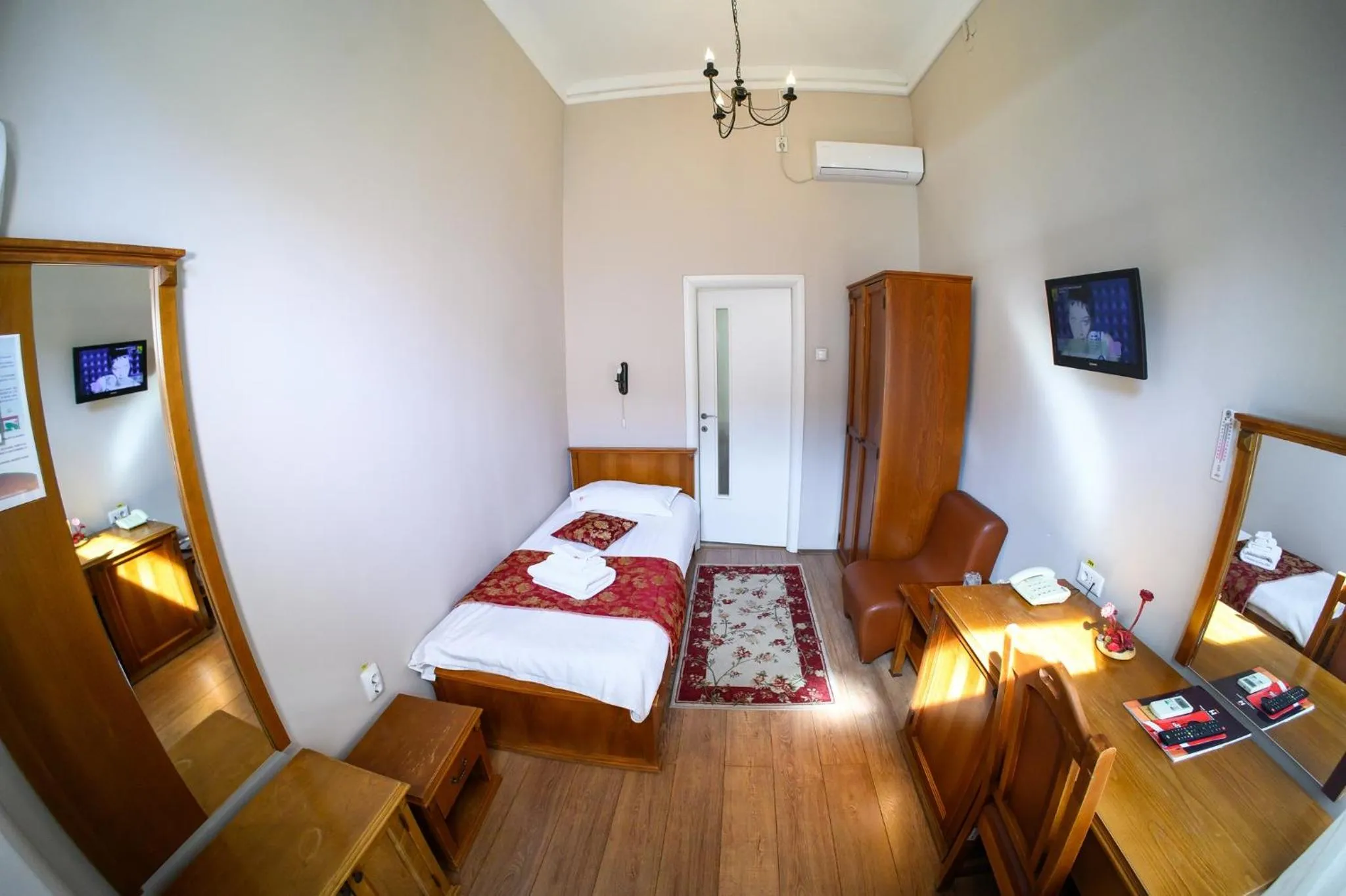 Bed in Hotel Transilvania