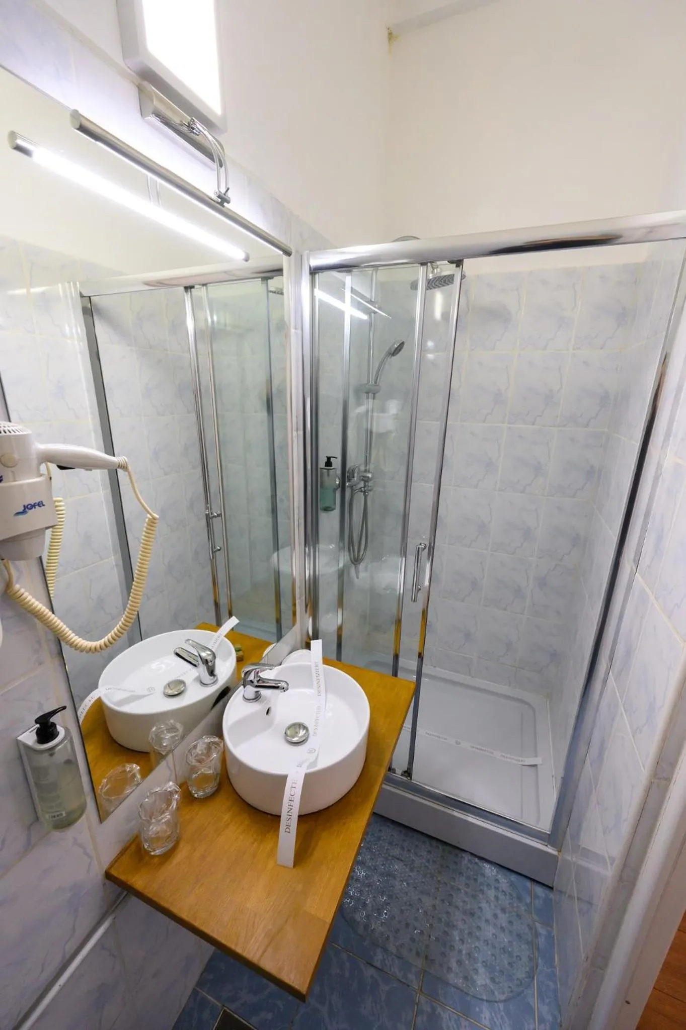 Shower in Hotel Transilvania