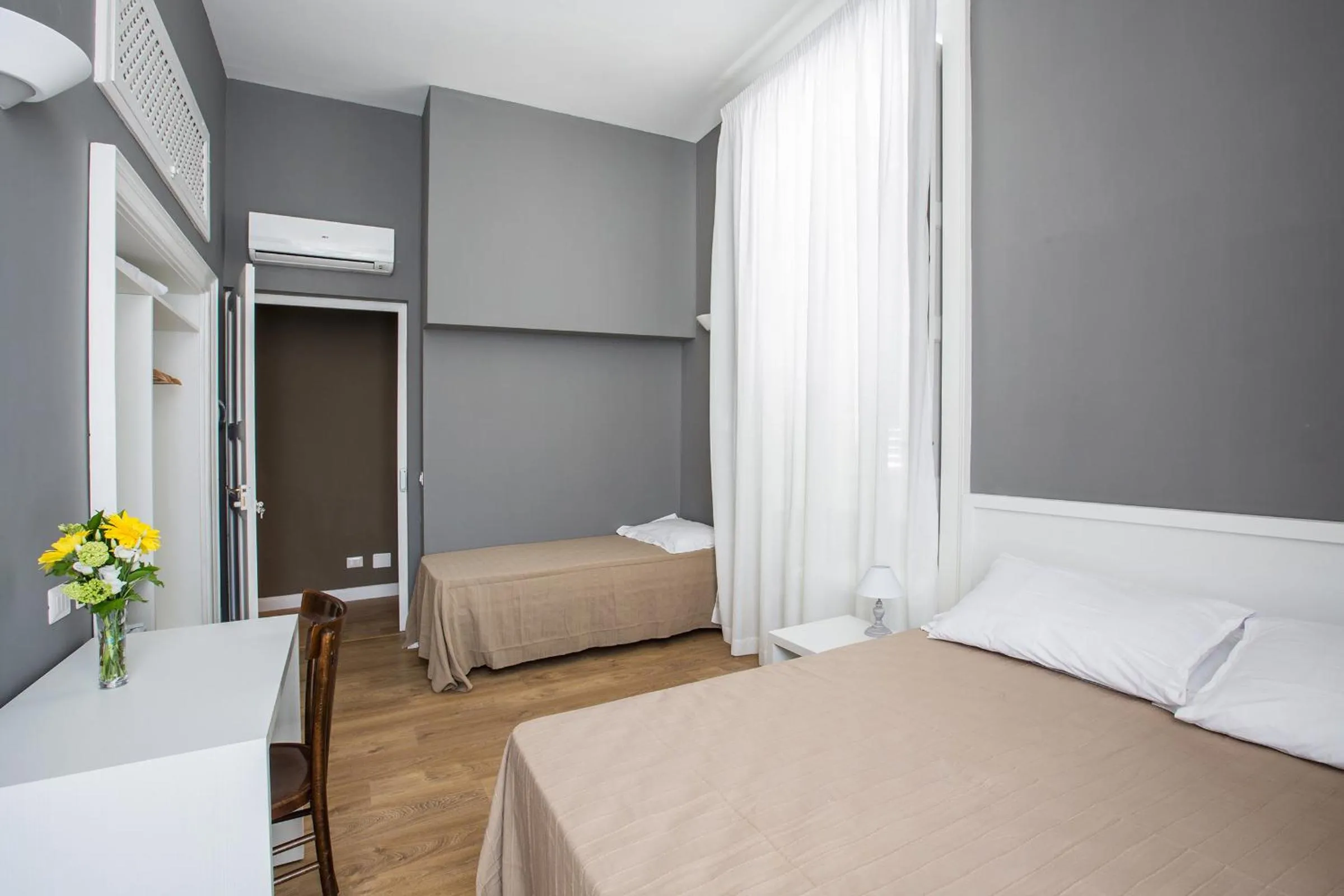 Bed in B&B In Centro