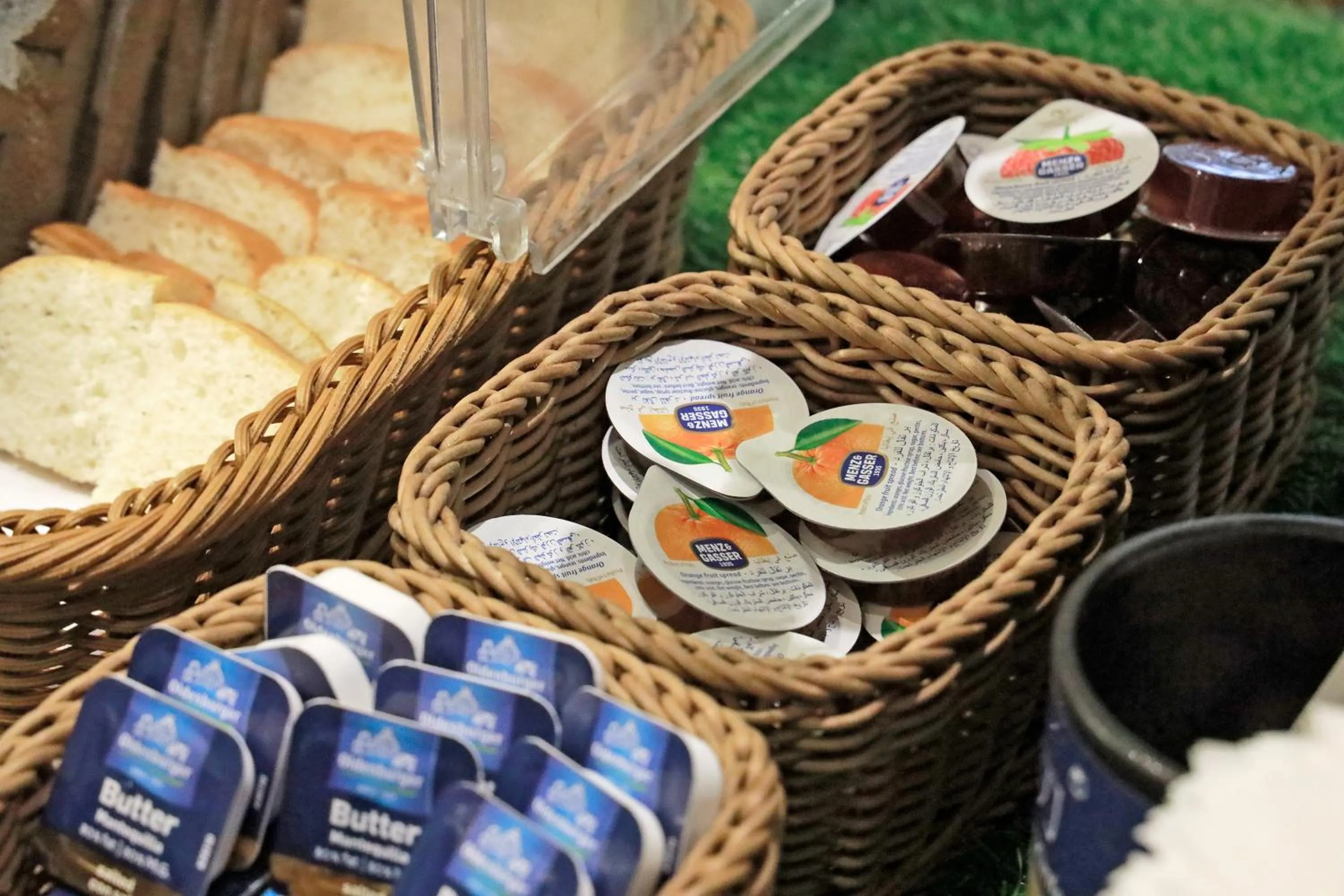 Food and drinks in Boda Hotel