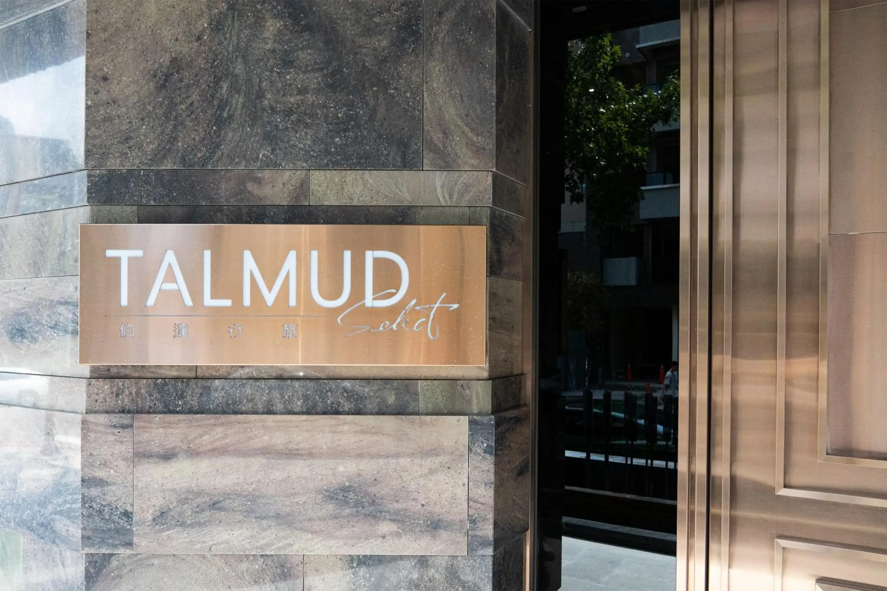 Property building in Boda Hotel Property building in Boda Hotel