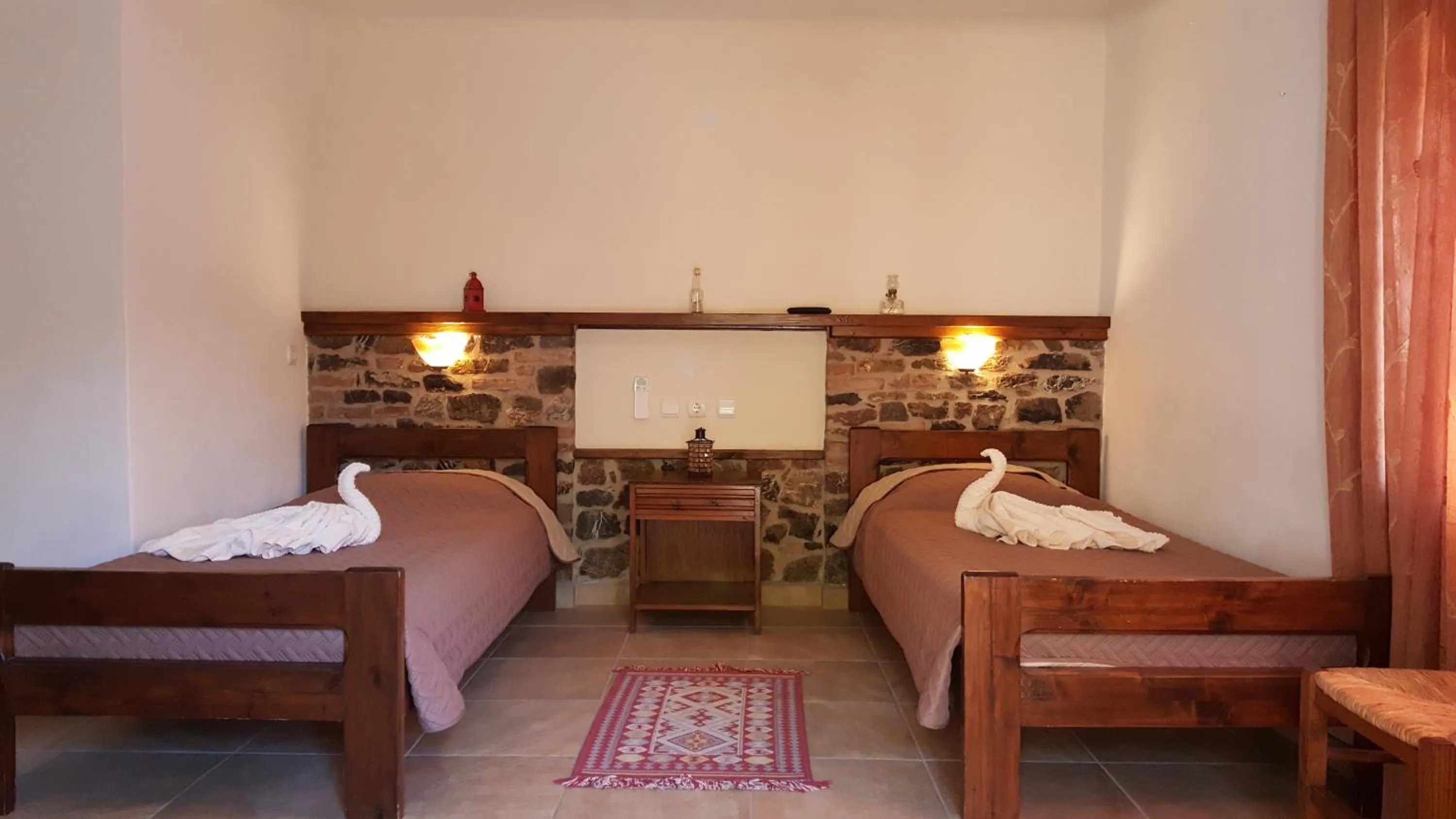 Photo of the whole room in Agroktima