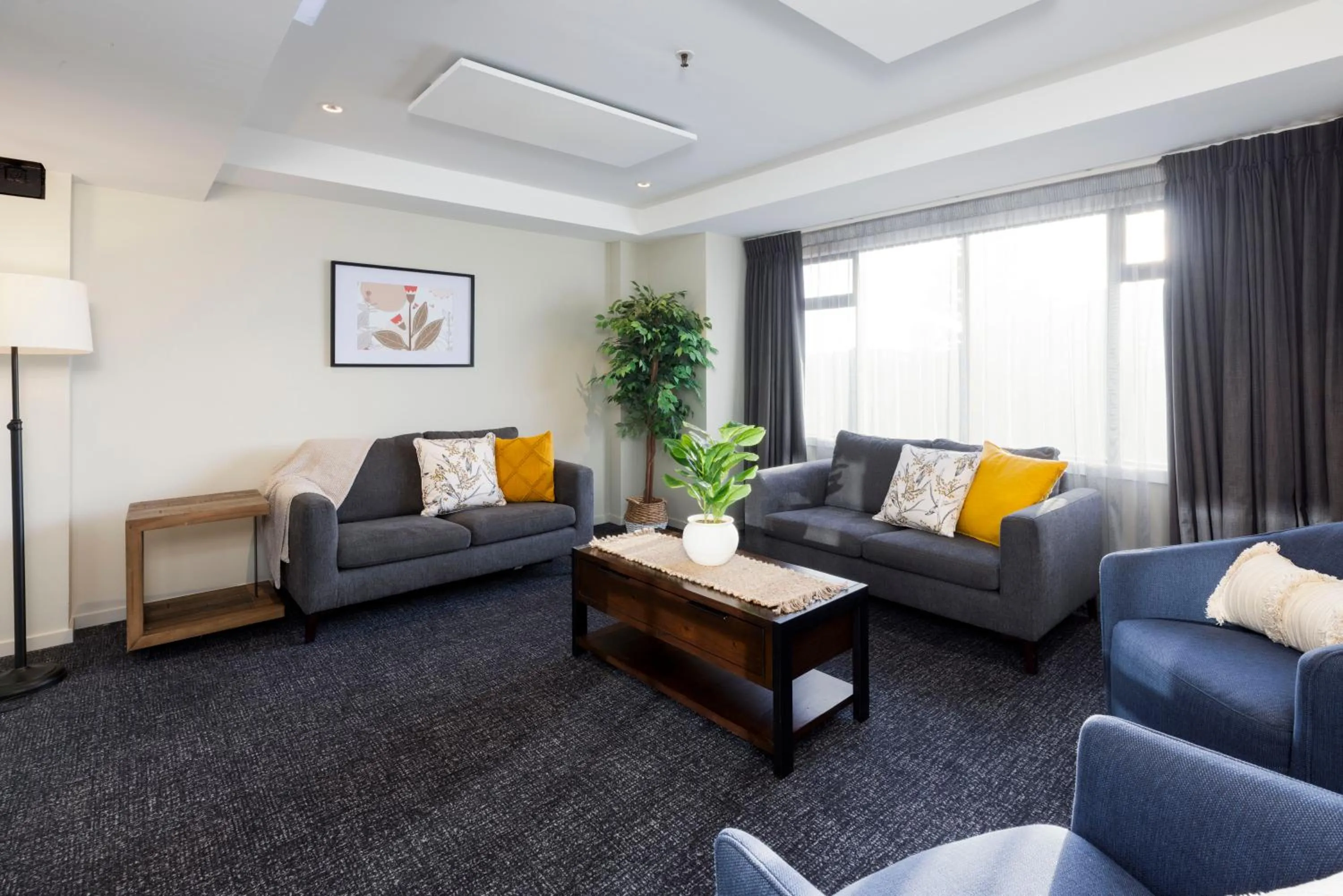 Communal lounge/ TV room in Hotel Give