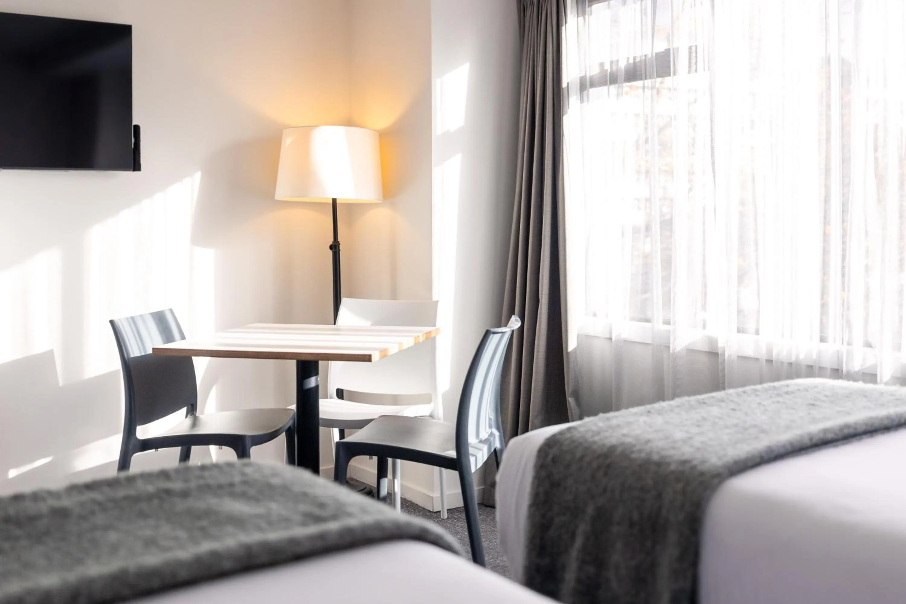 Bedroom, Bed in Hotel Give