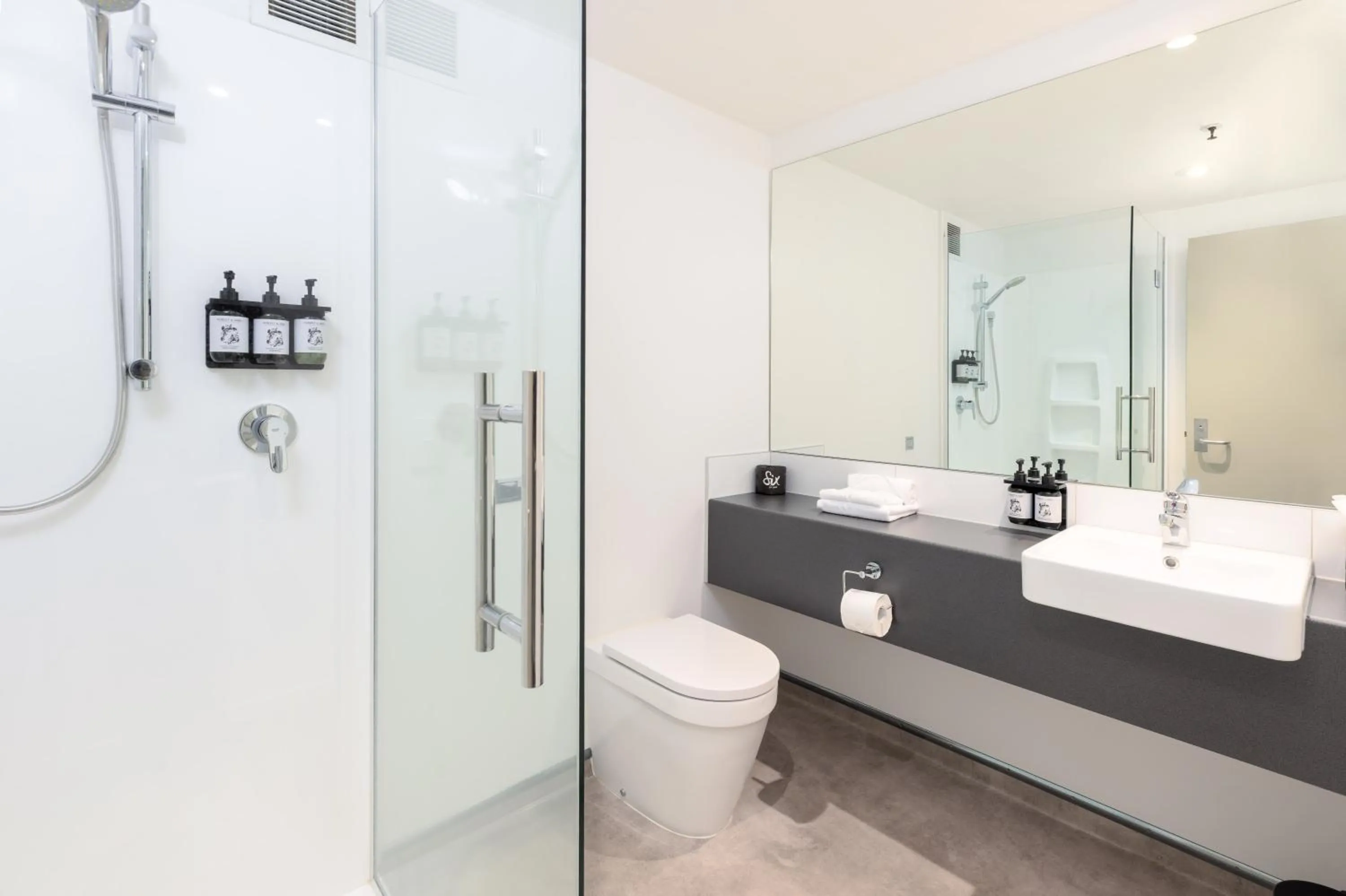 Bathroom in Hotel Give