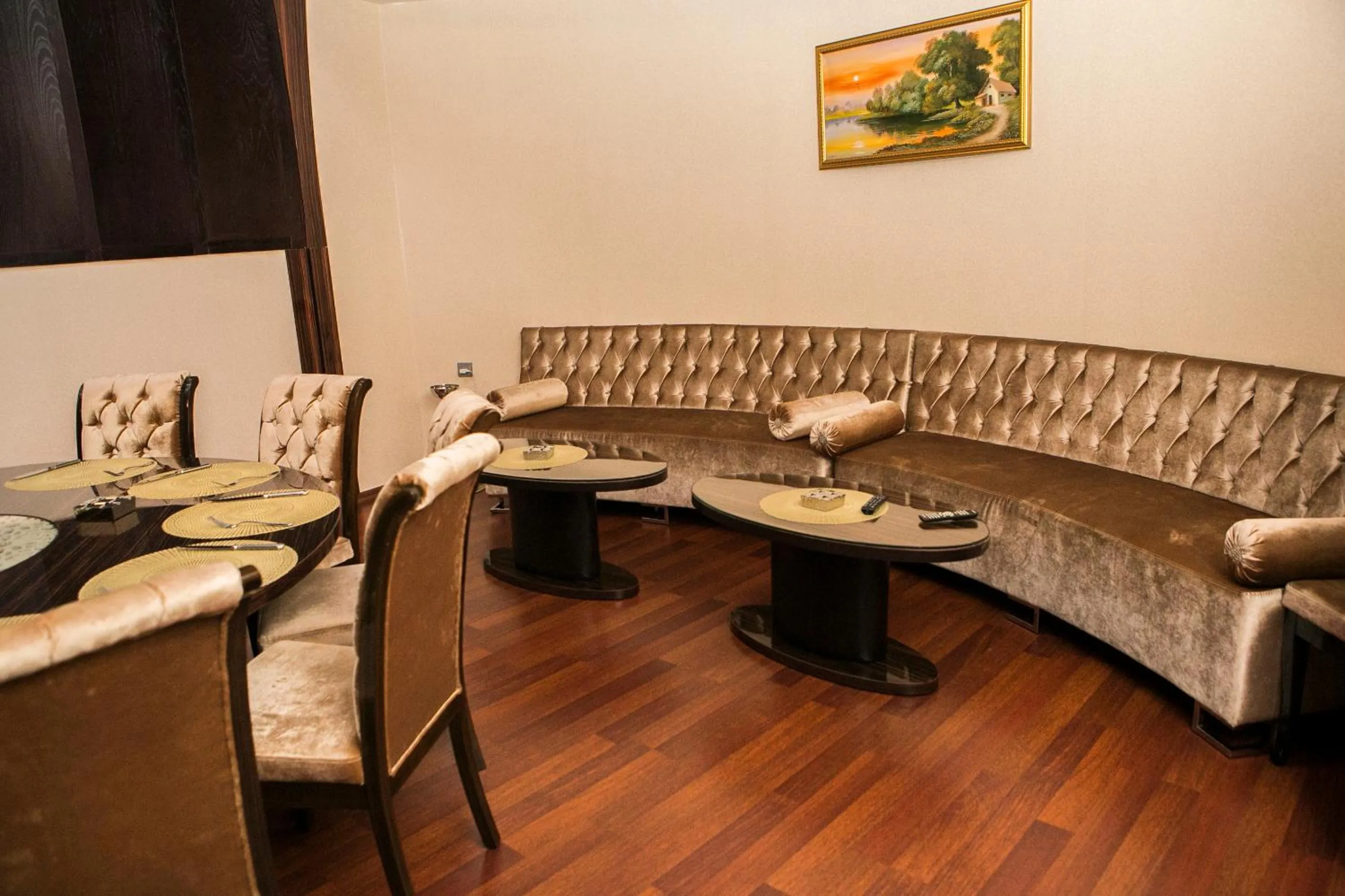 Restaurant/places to eat in Azalea Hotel Baku