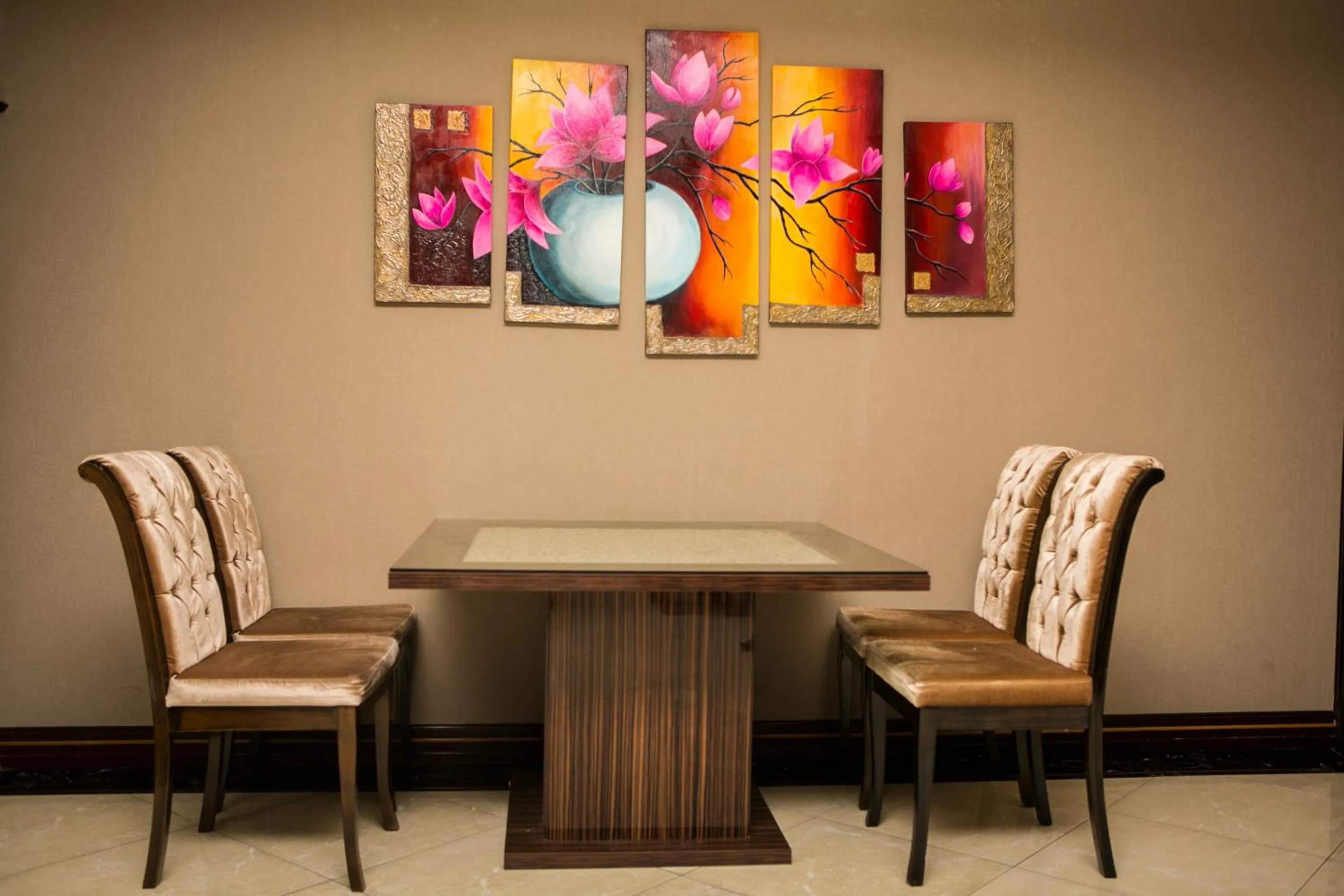 Restaurant/places to eat in Azalea Hotel Baku