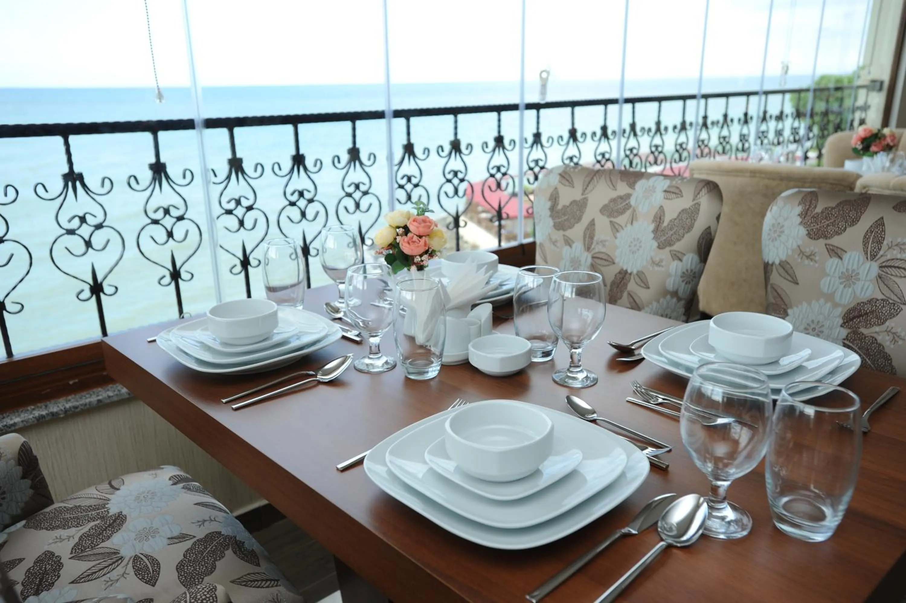 Restaurant/places to eat in Vurna Butik Hotel