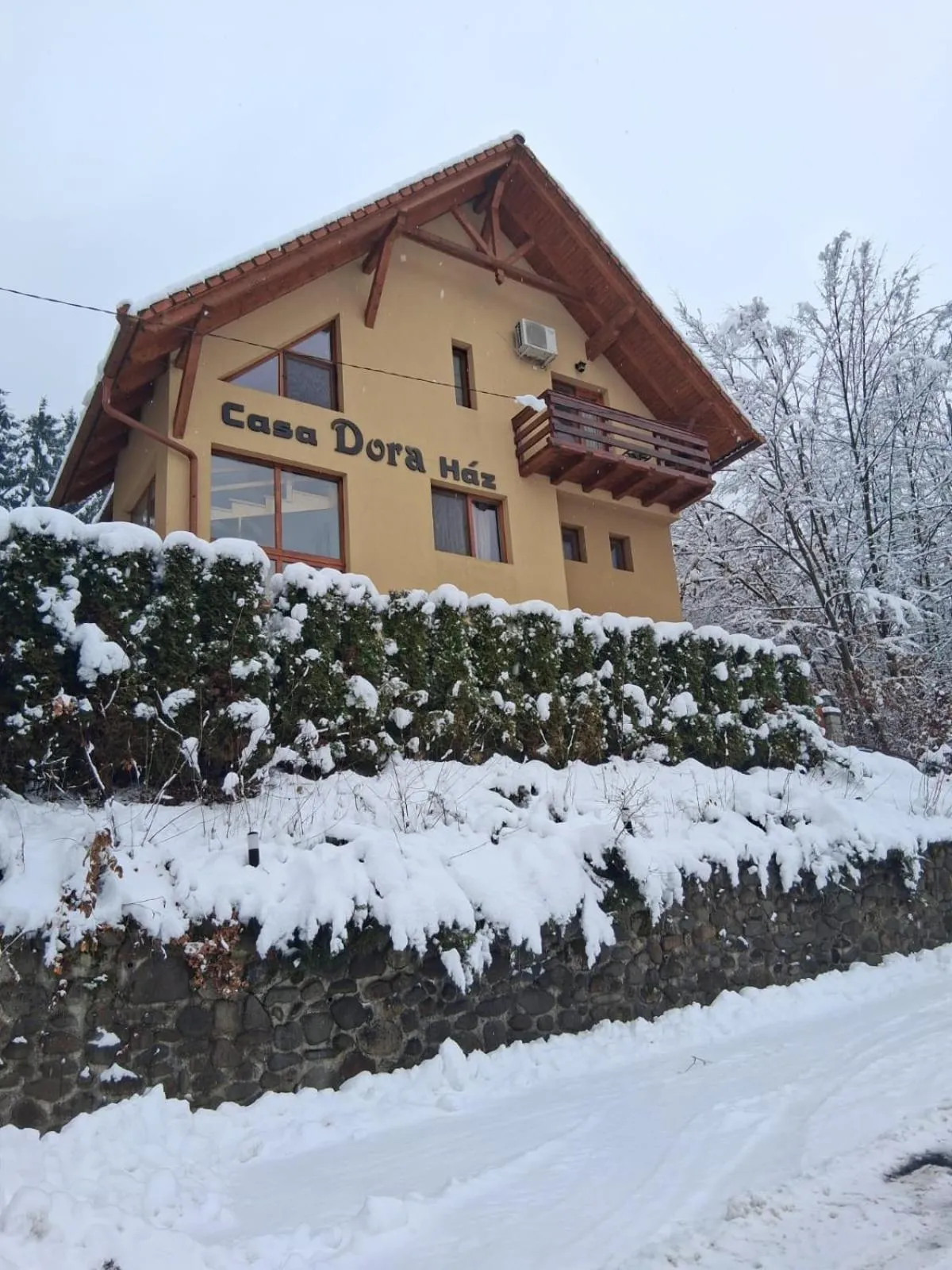 Property building in Casa Dora