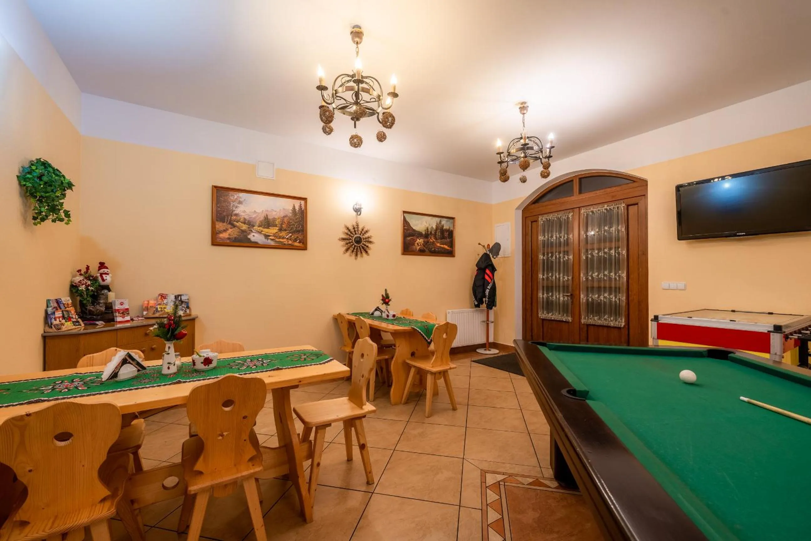 Communal lounge/ TV room in Willa u Zwijaczy