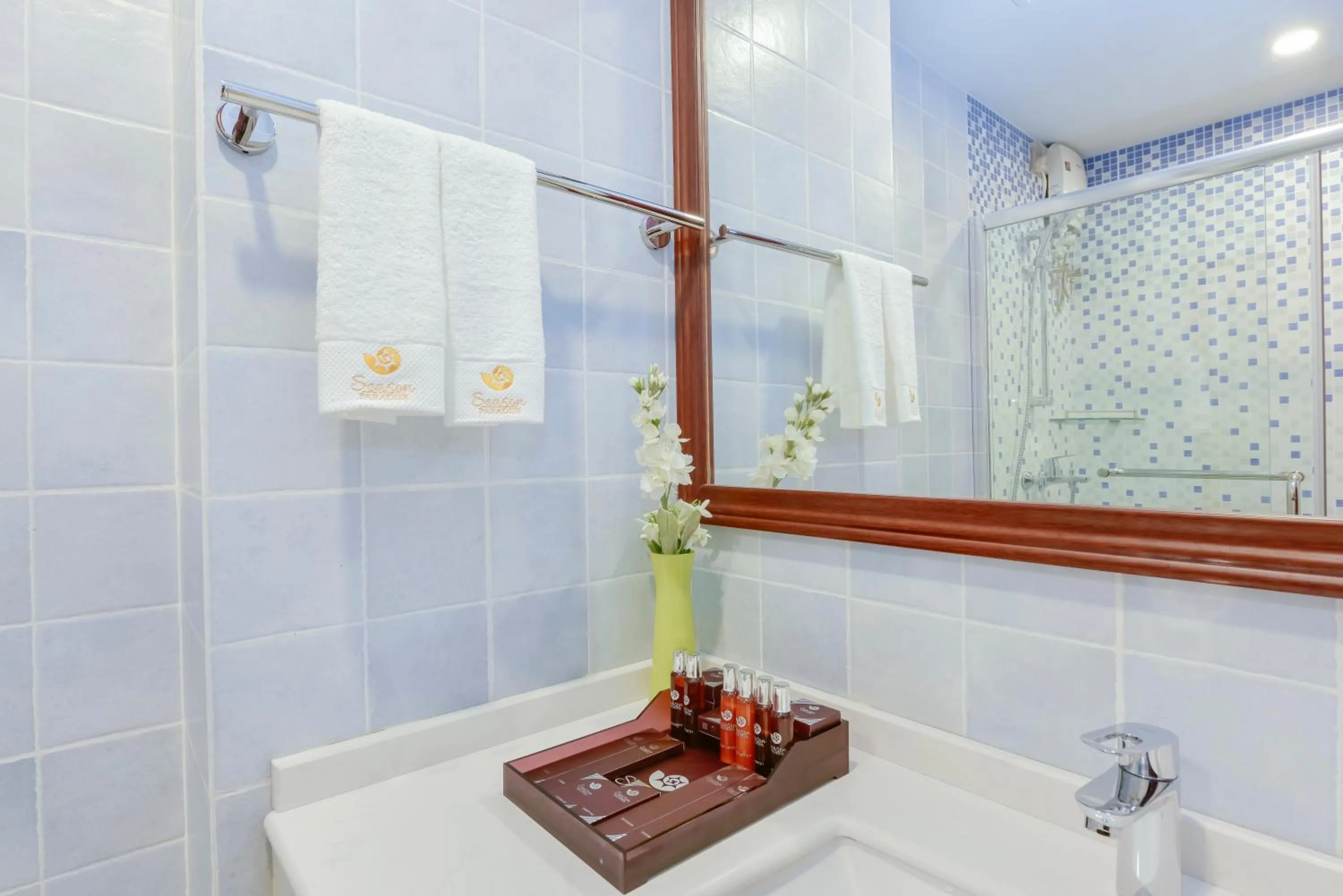 Shower in Season Paradise