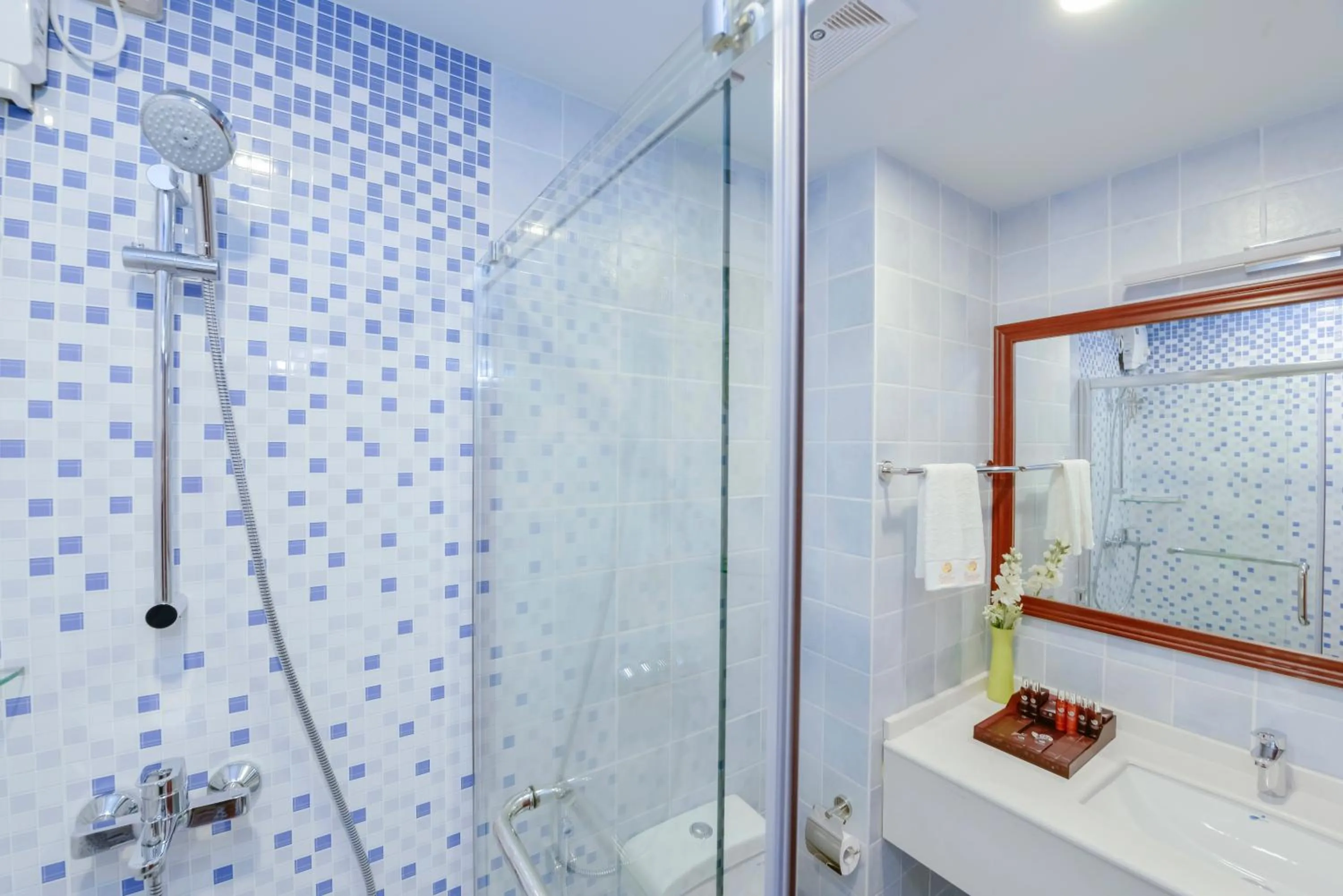 Shower in Season Paradise