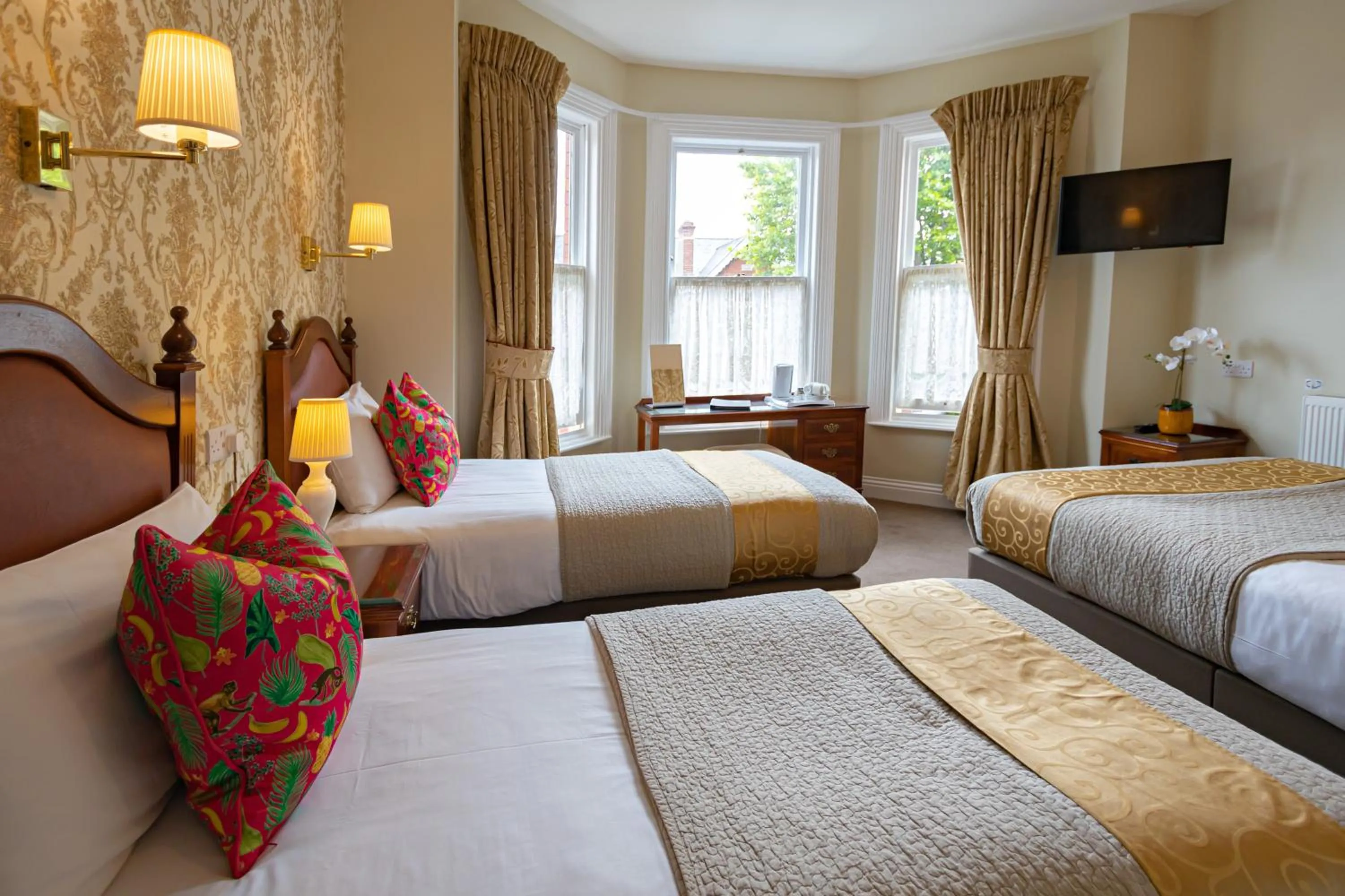 Photo of the whole room, Bed in Egans House