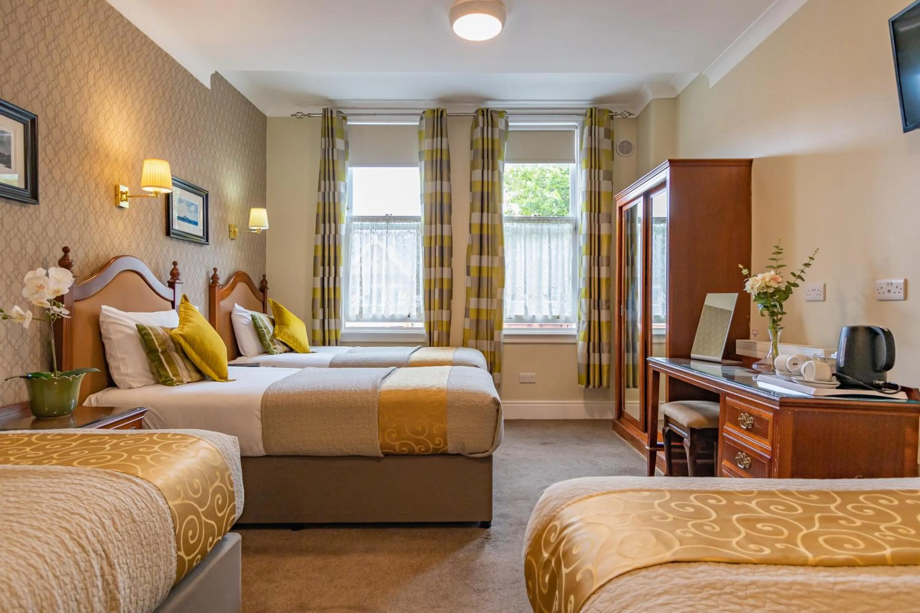 Photo of the whole room, Bed in Egans House