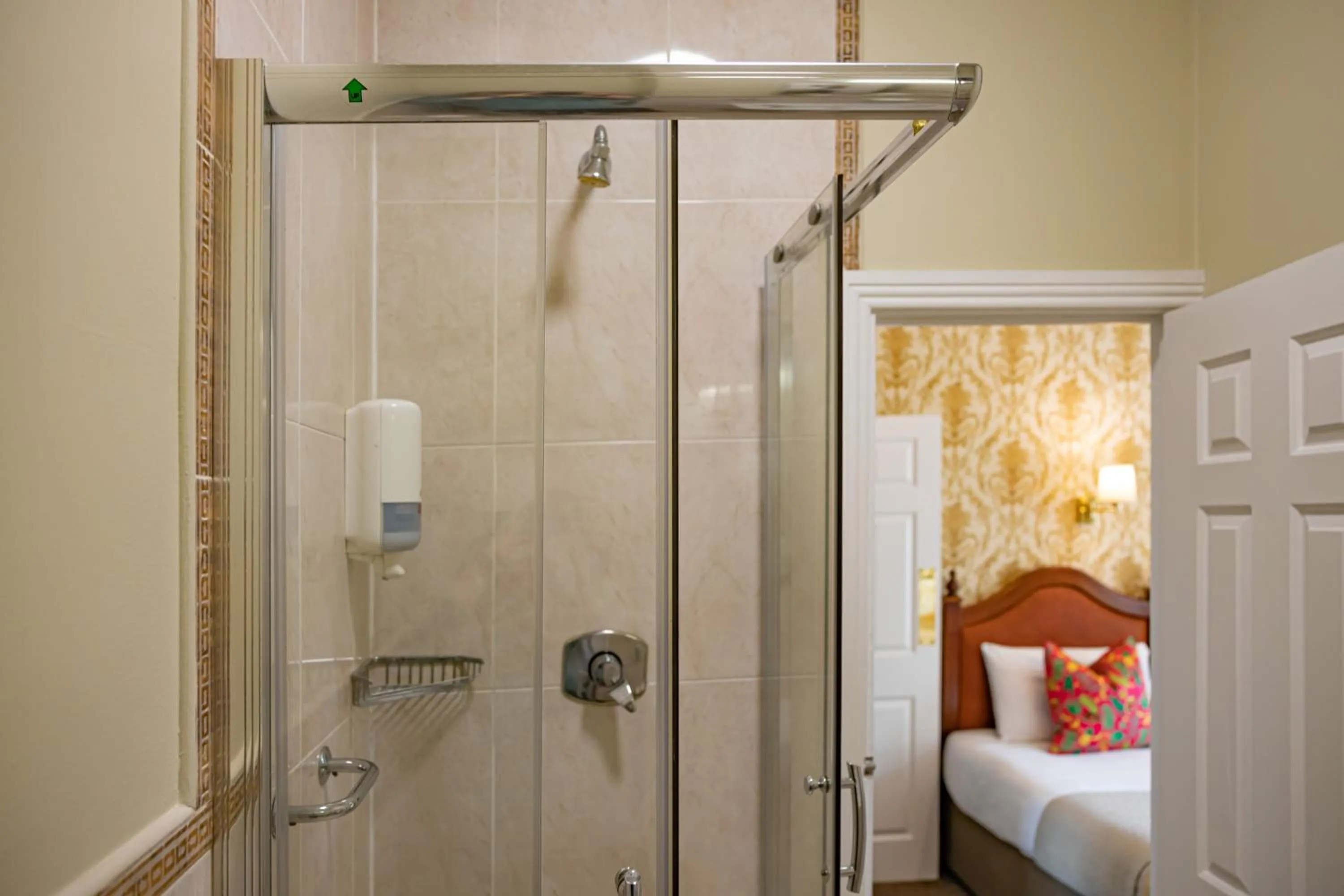 Bathroom, Bed in Egans House