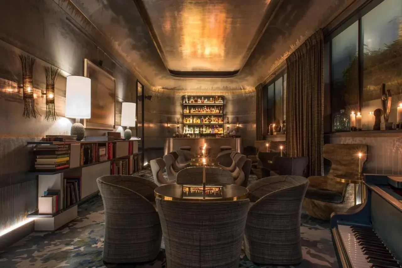 Lounge or bar in Nolinski Paris - Evok Collection Lounge or bar in Nolinski Paris - Evok Collection
