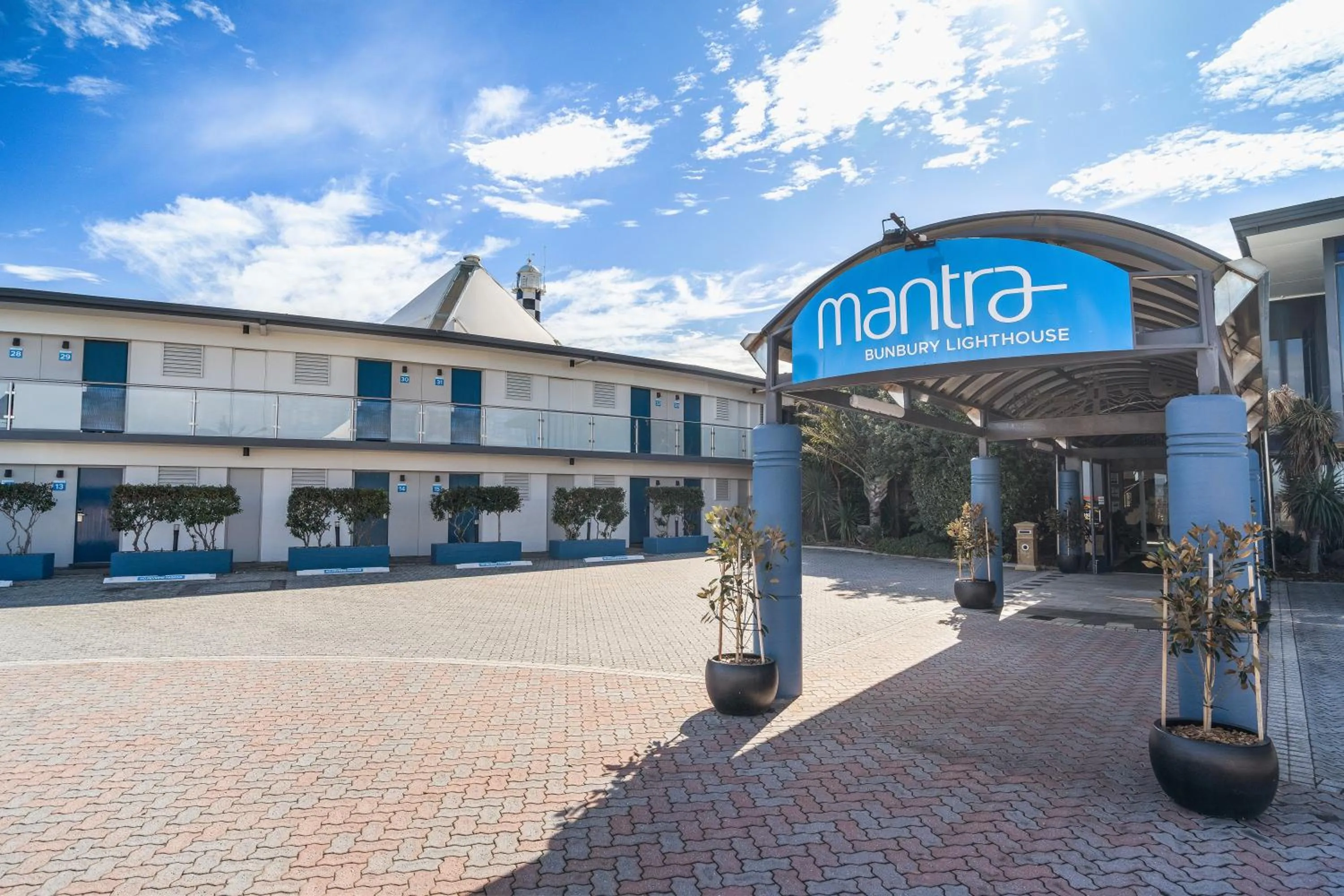 Facade/entrance in Mantra Bunbury