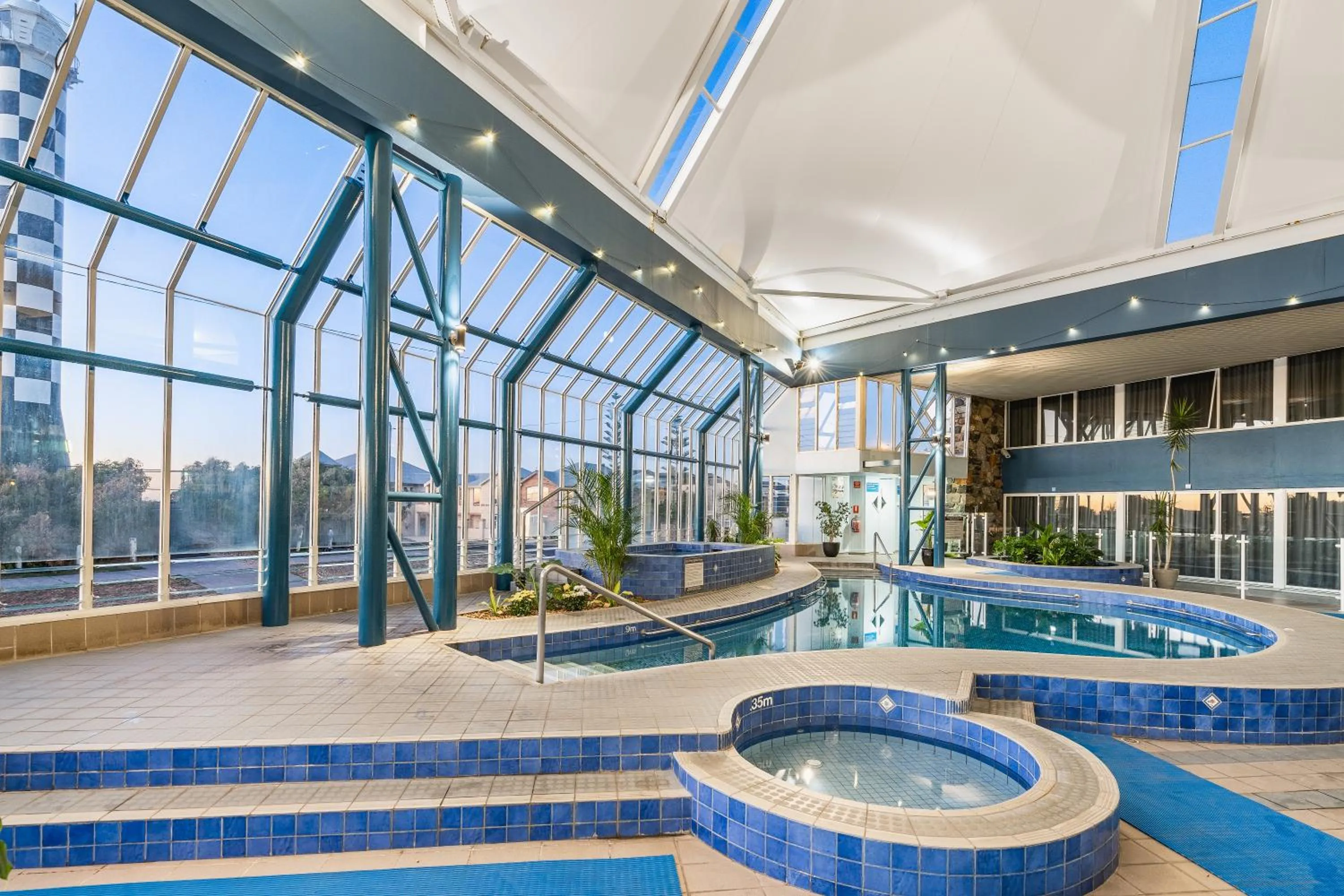 Swimming pool in Mantra Bunbury