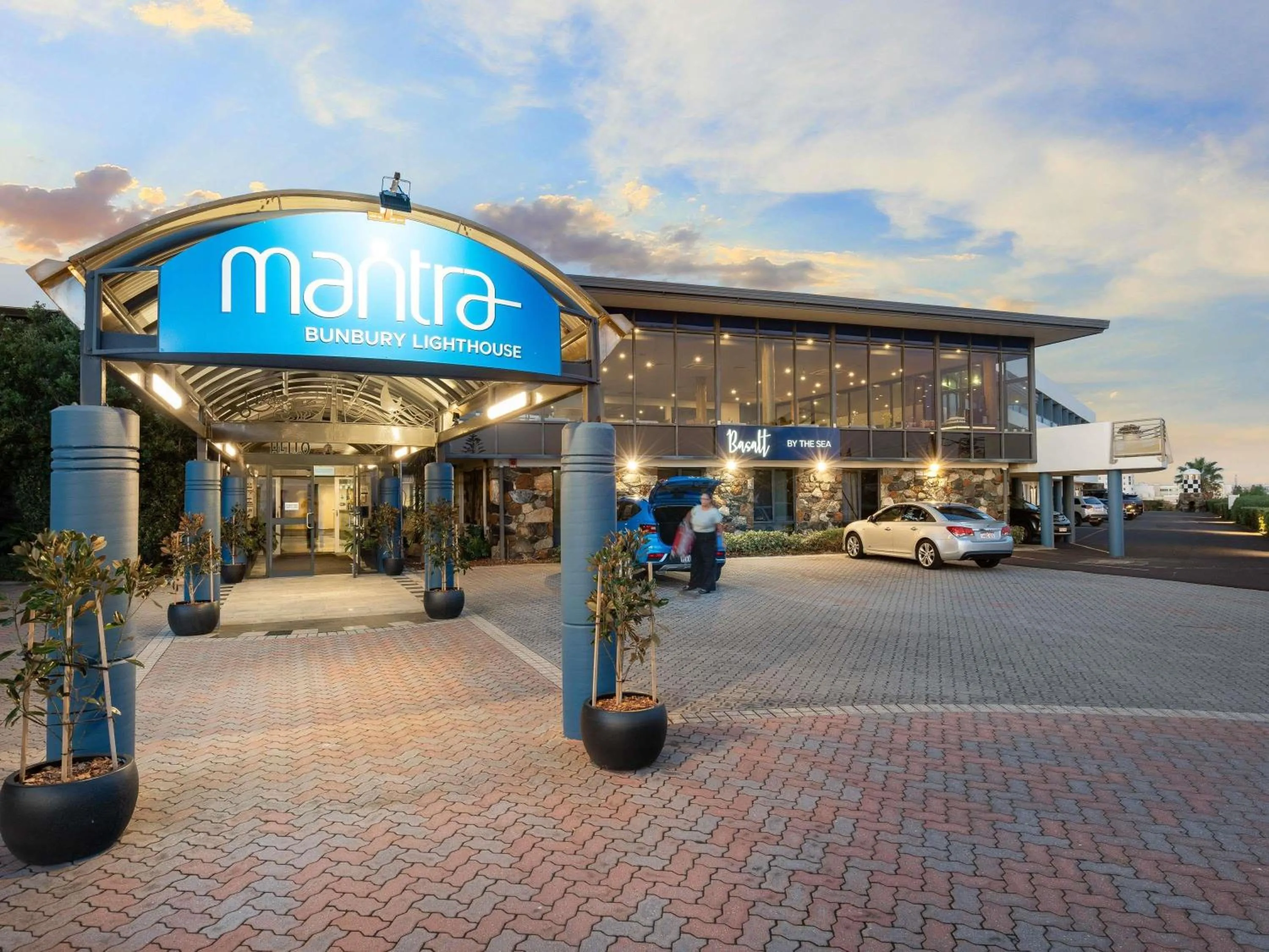 Property building in Mantra Bunbury