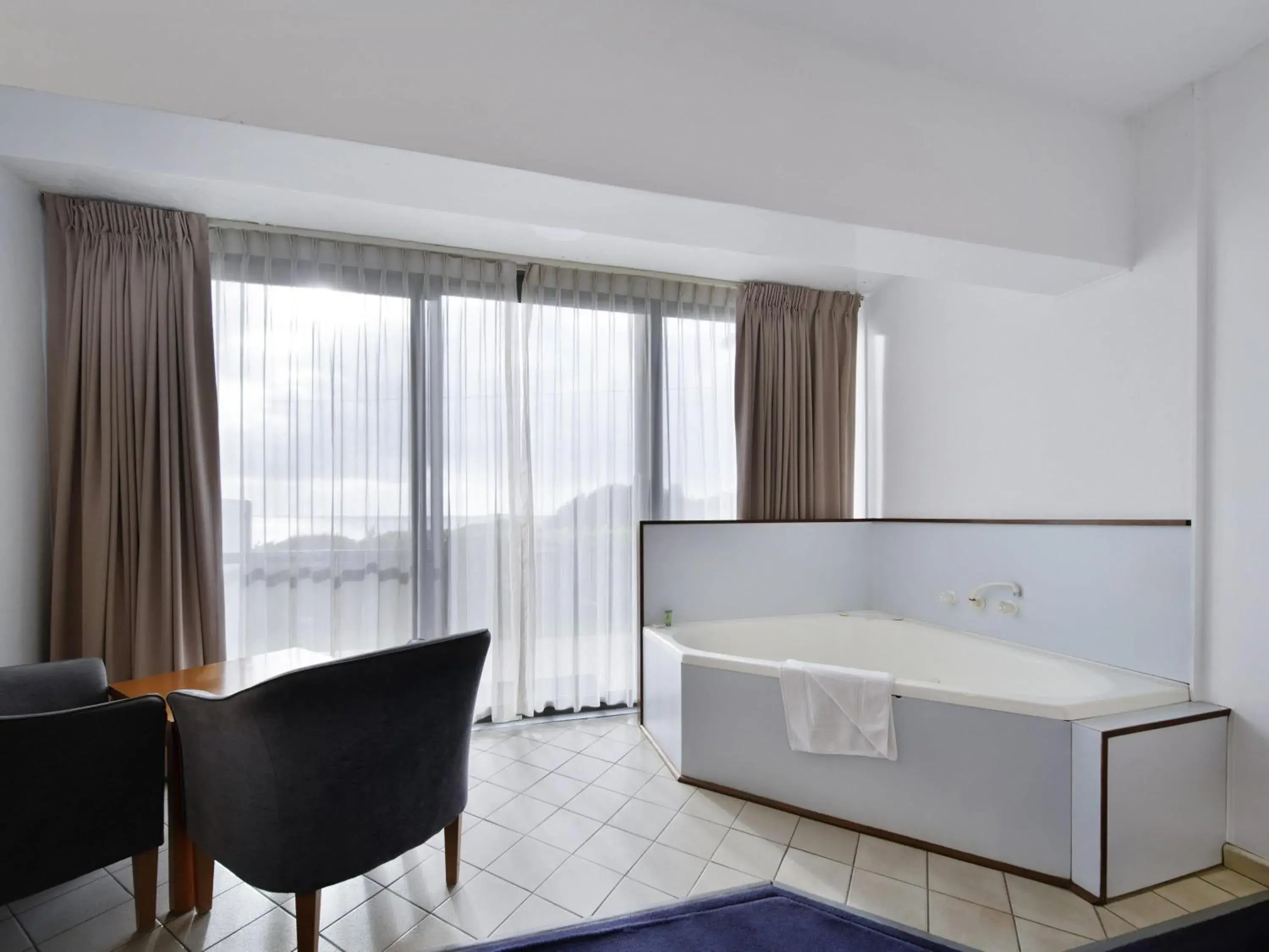 Bedroom, Bed in Mantra Bunbury Bedroom, Bed in Mantra Bunbury