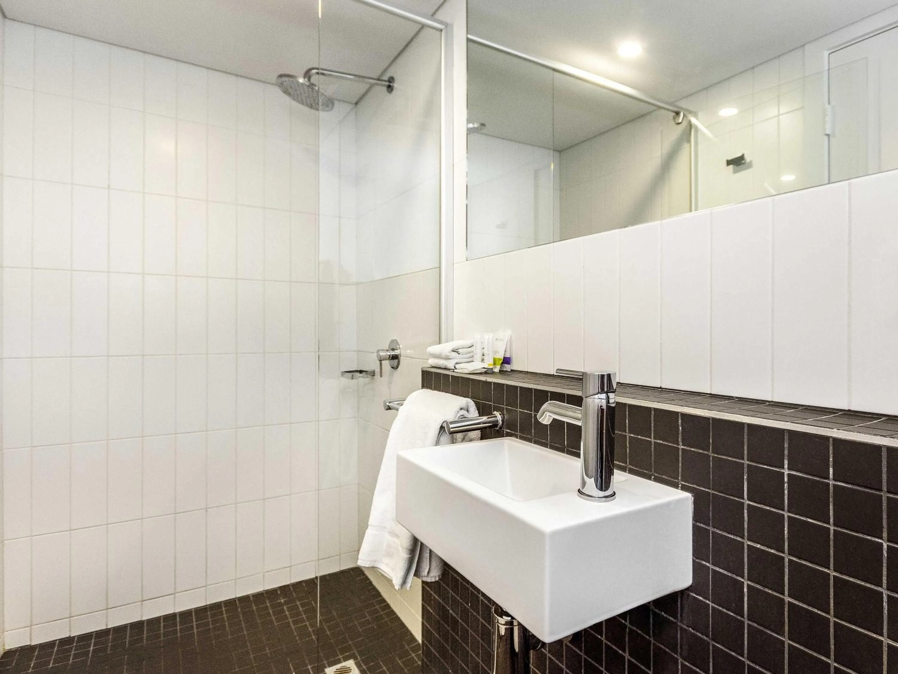 Bedroom in Mantra Bunbury