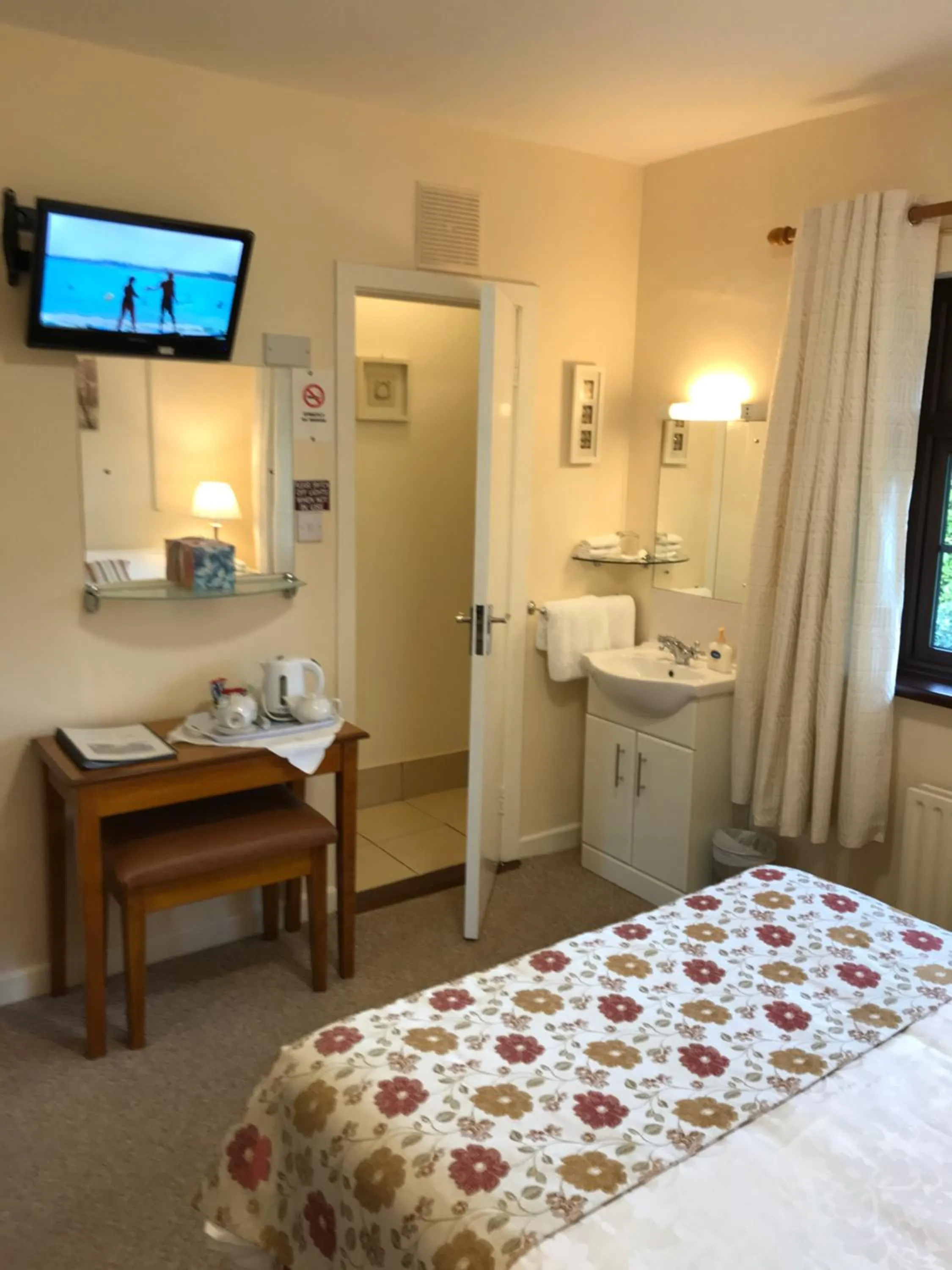 Bedroom, Bed in Athlumney Manor Guest Accommodation