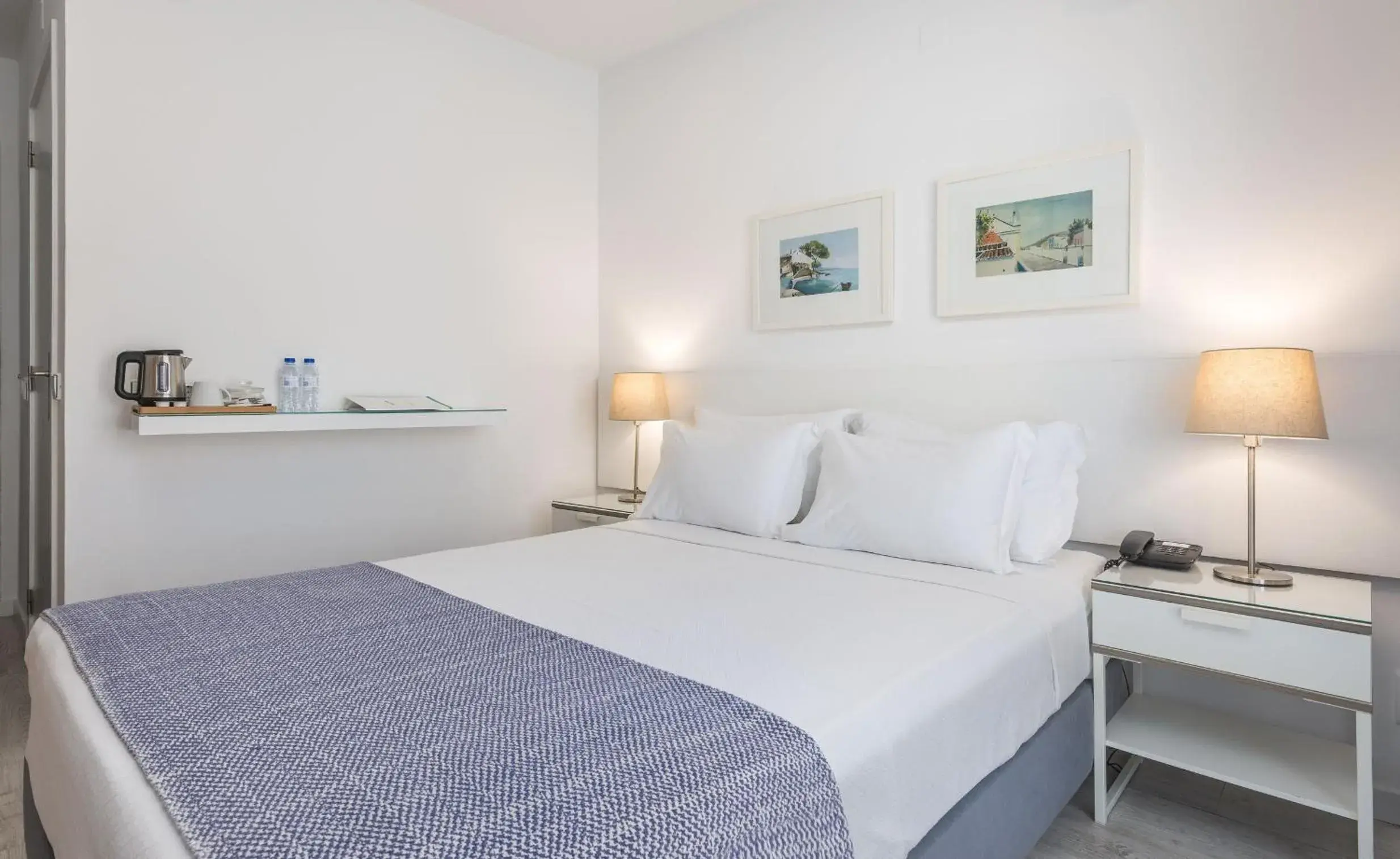 Coffee/tea facilities, Bed in Hotel Baltum Coffee/tea facilities, Bed in Hotel Baltum