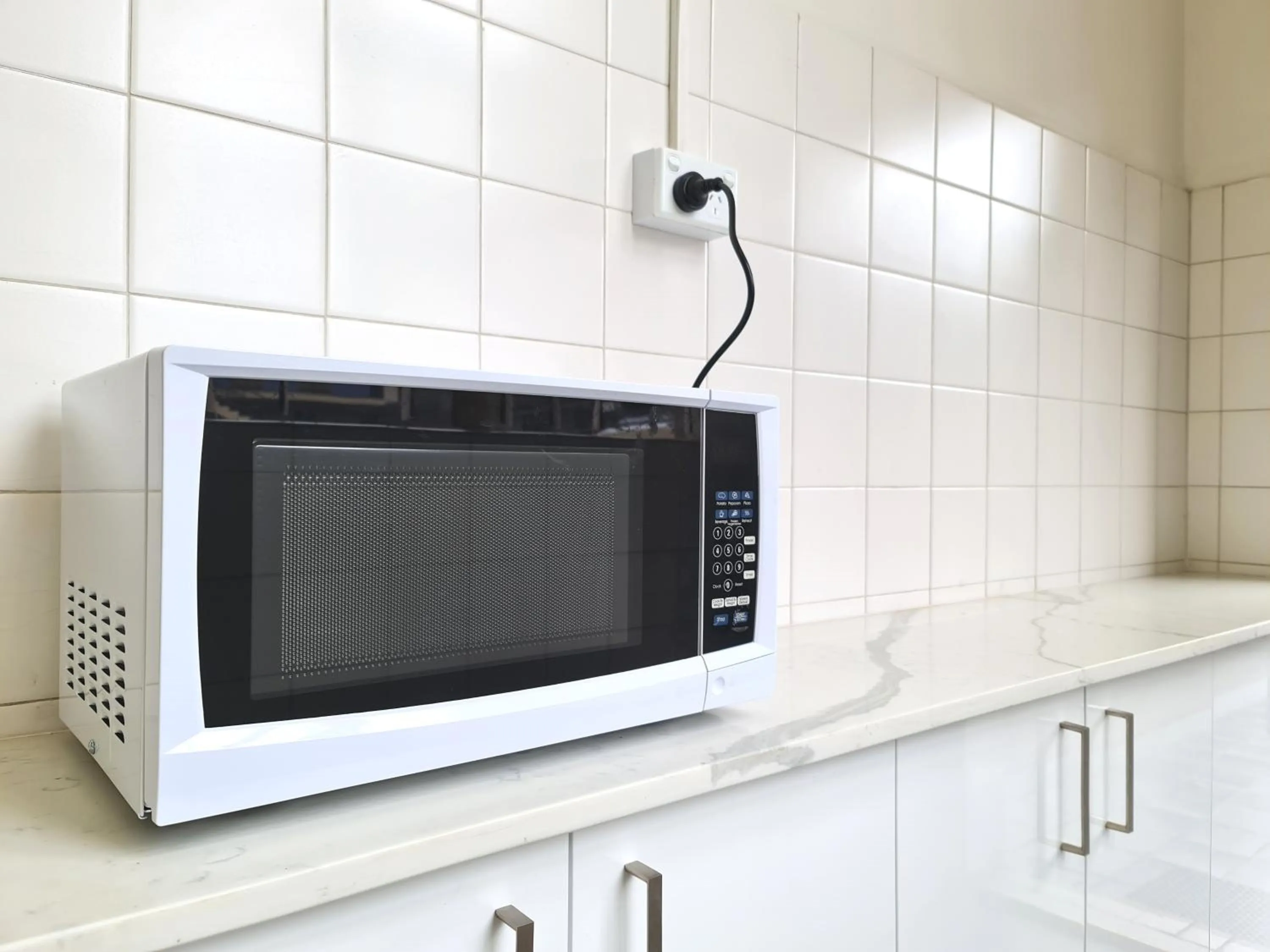 Communal kitchen in Twin Towers Inn