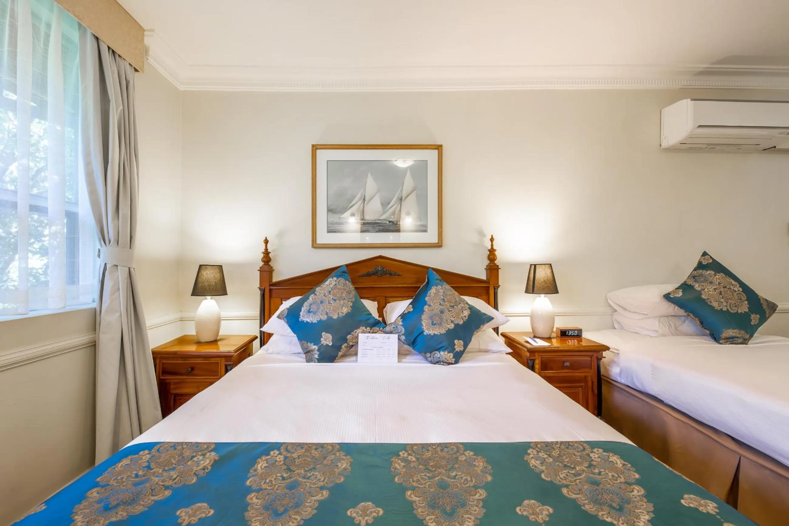 Bed in Twin Towers Inn