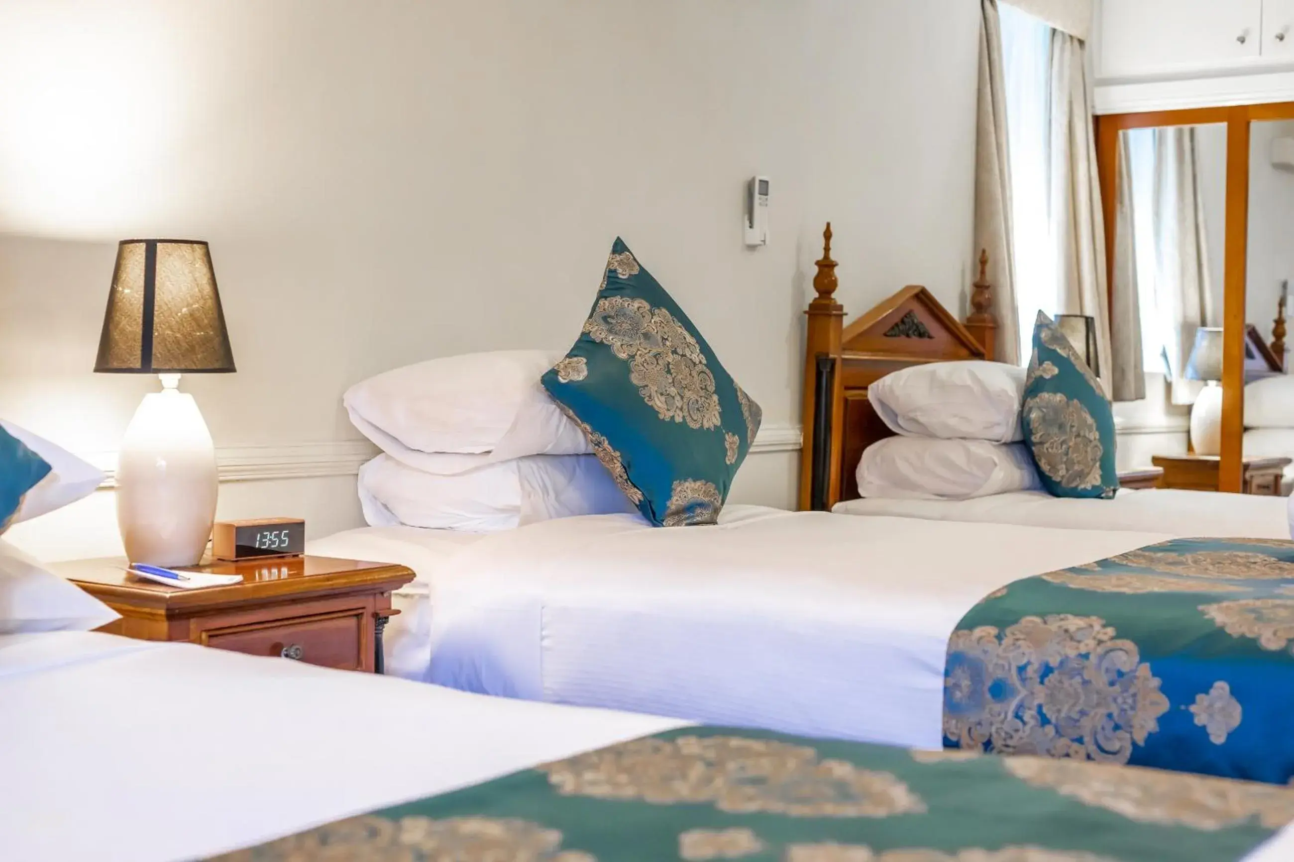 Bed in Twin Towers Inn Bed in Twin Towers Inn