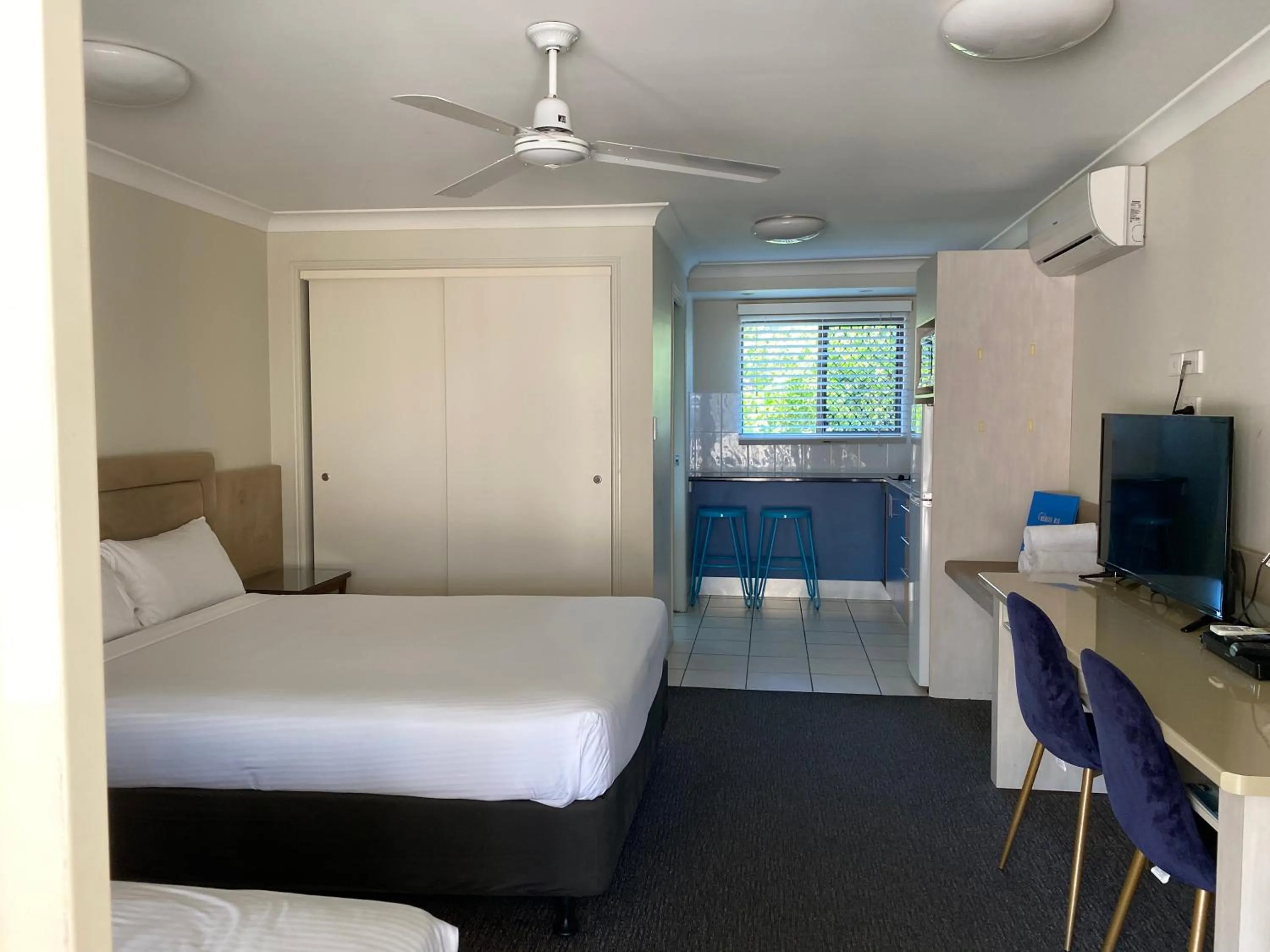 Photo of the whole room, Bed in Hervey Bay Motel