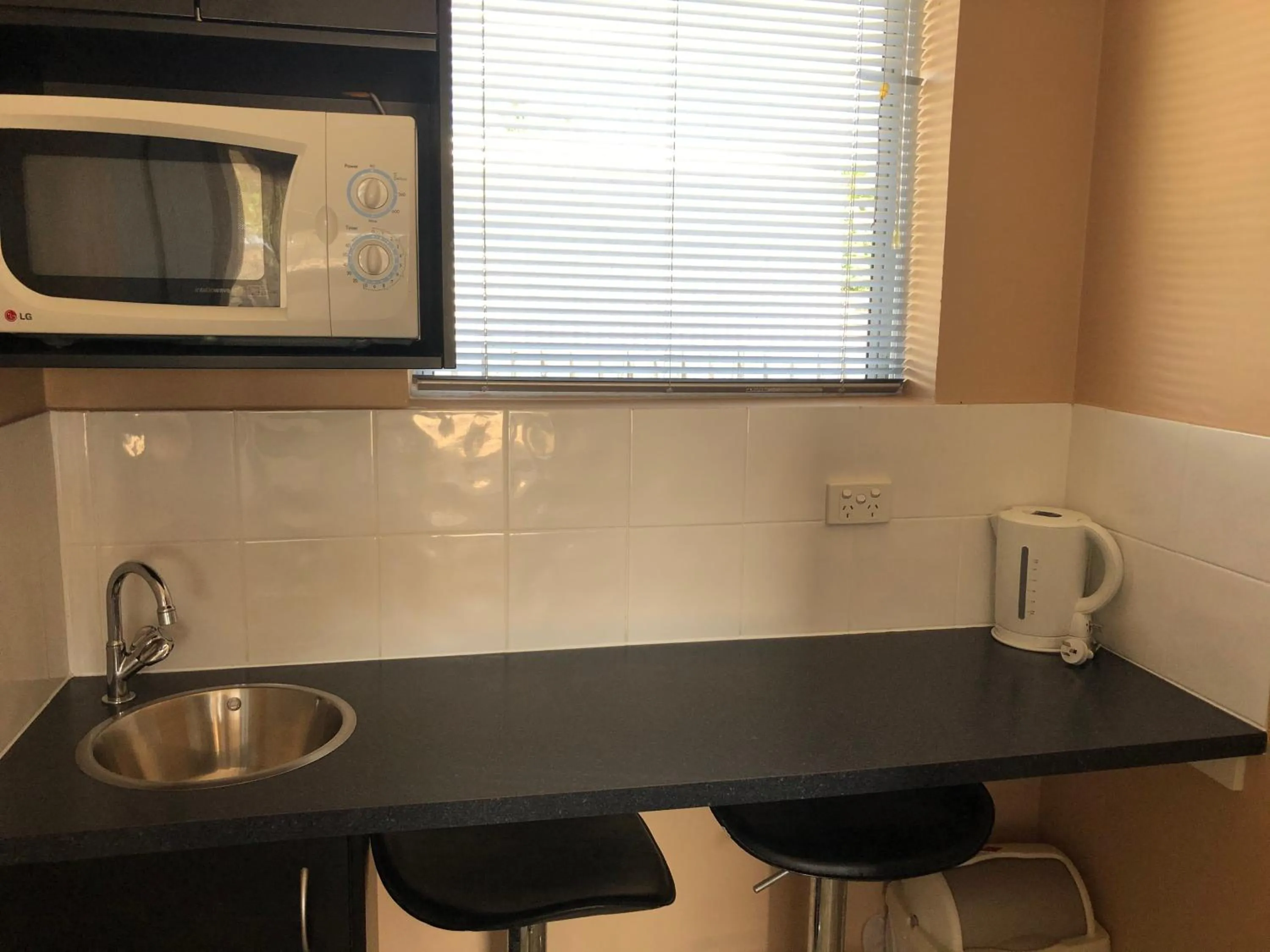 Kitchen or kitchenette in Hervey Bay Motel