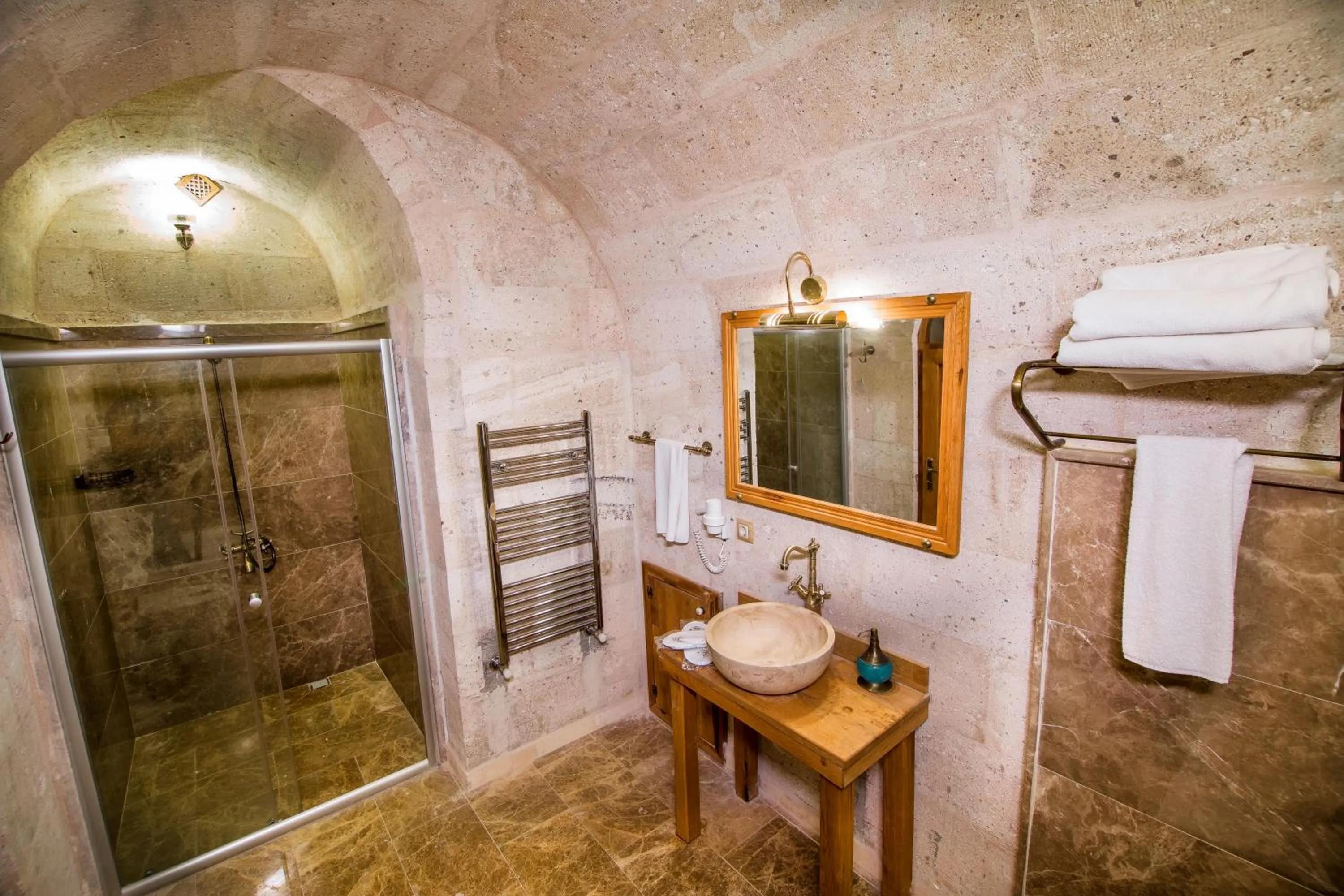 Shower in Caldera Cave Hotel
