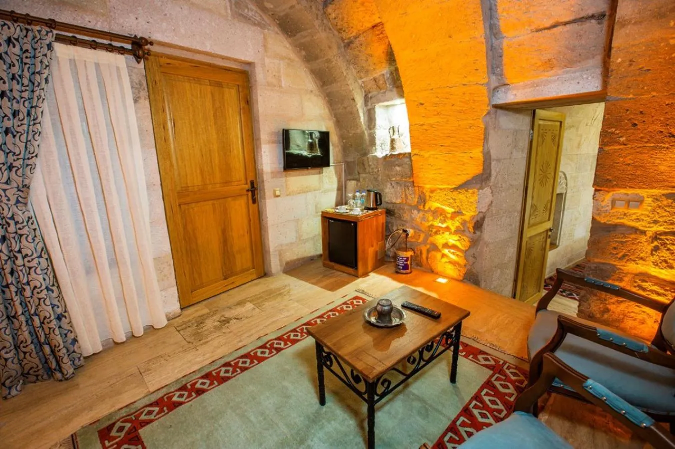 TV and multimedia in Caldera Cave Hotel