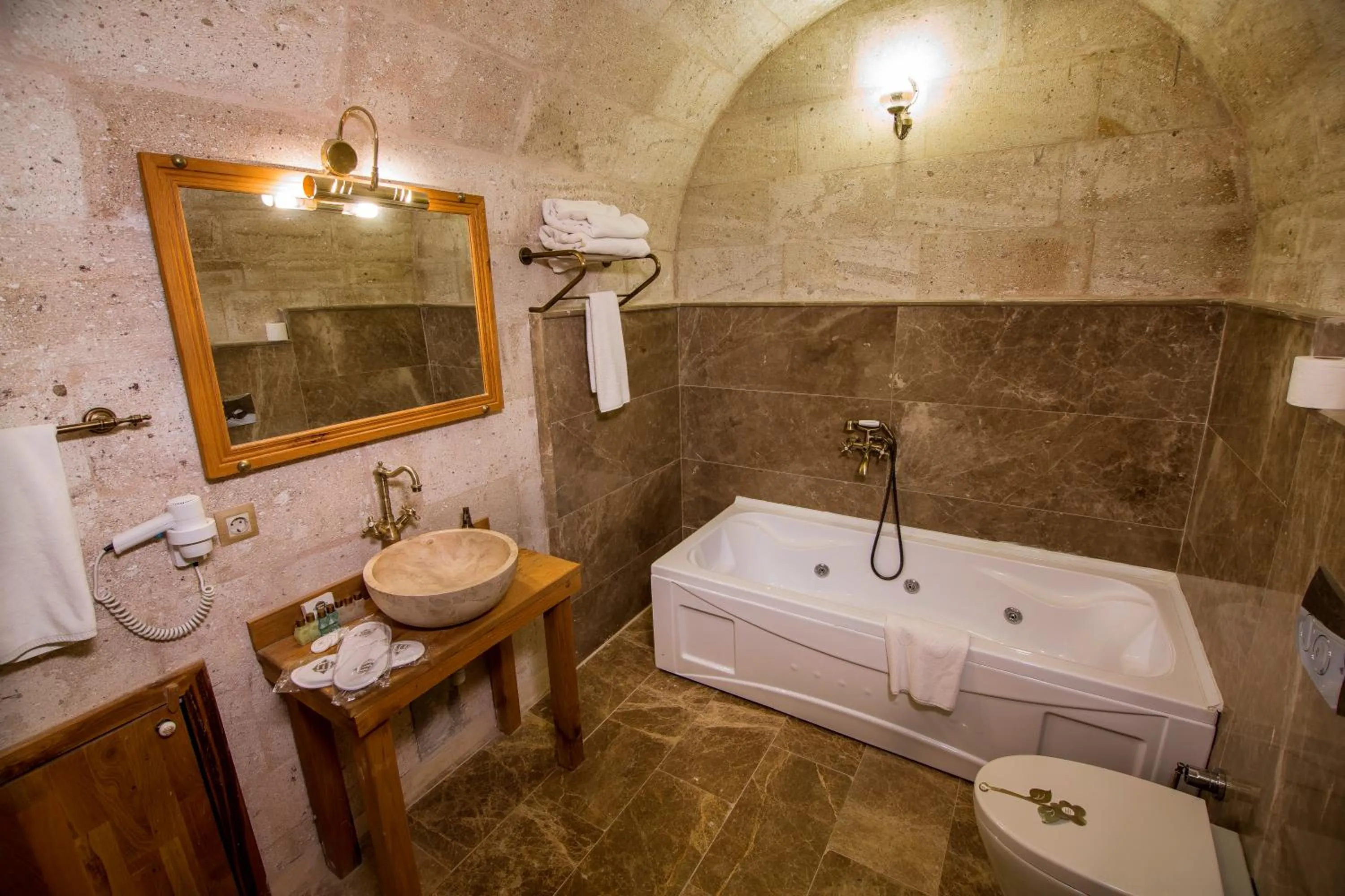Shower in Caldera Cave Hotel
