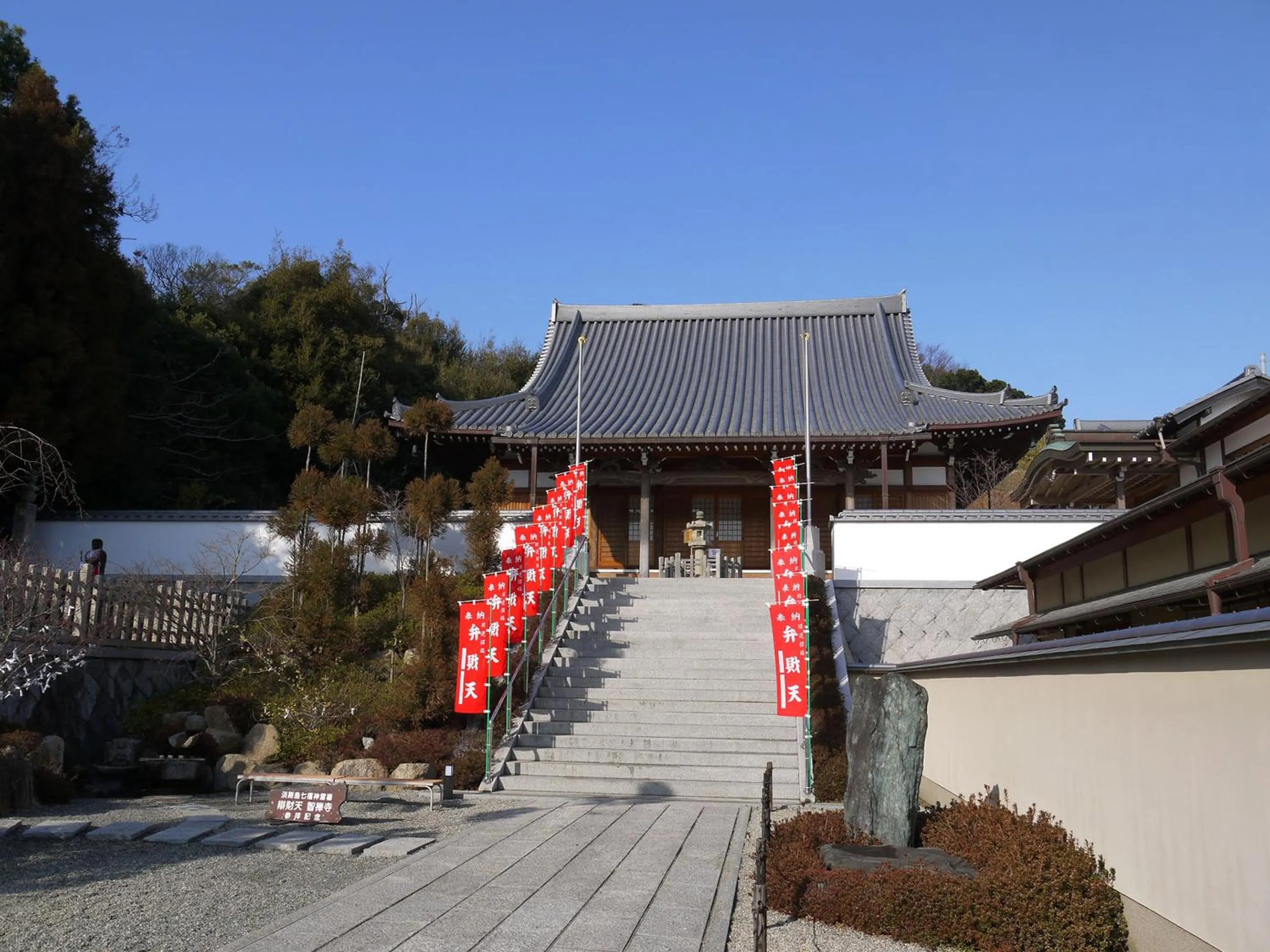 Nearby landmark, Facade/Entrance in Spring Golf and Art Resort Awaji
