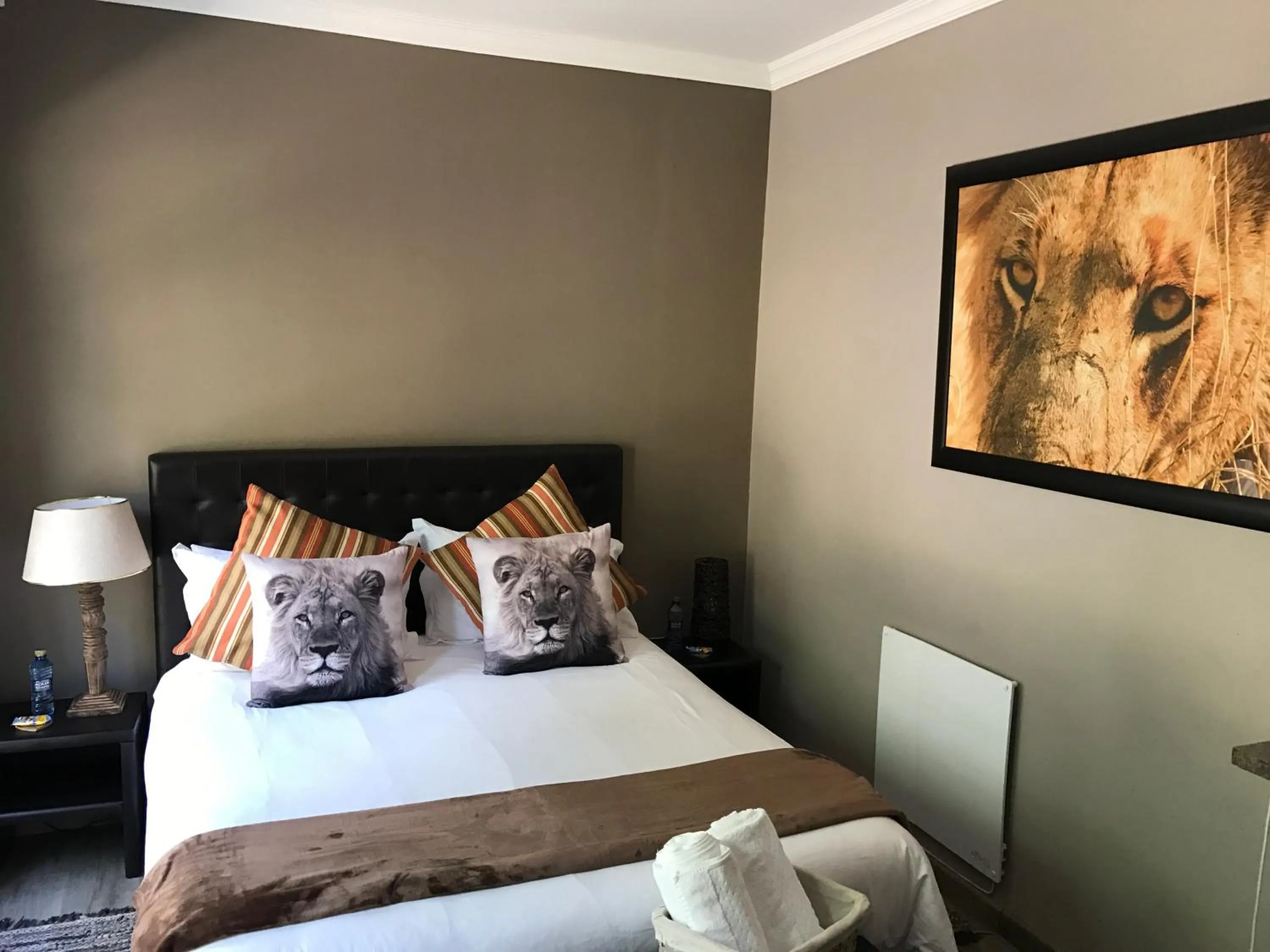 Bed in Aerotropolis Guest Lodge