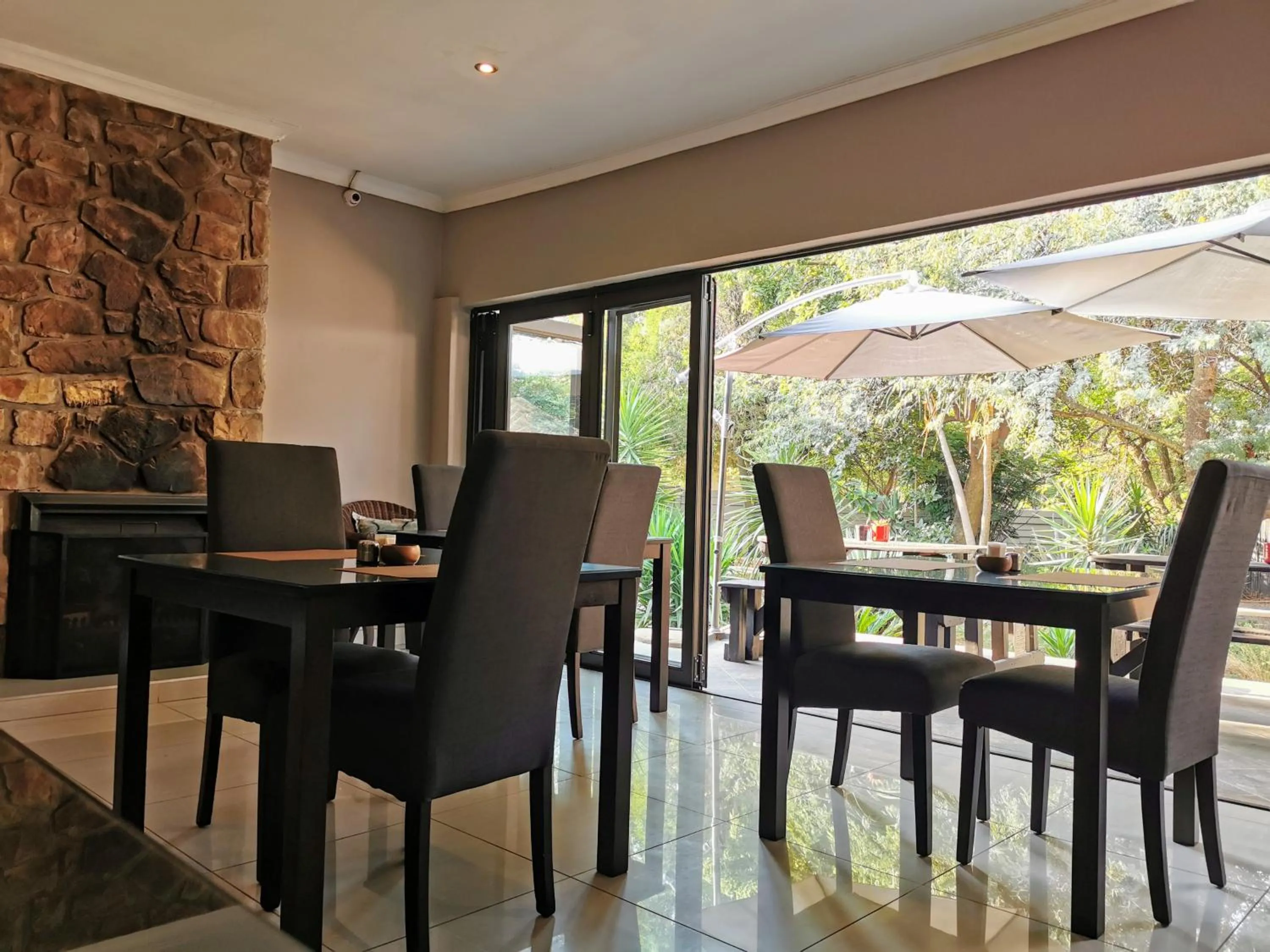 Restaurant/places to eat in Aerotropolis Guest Lodge