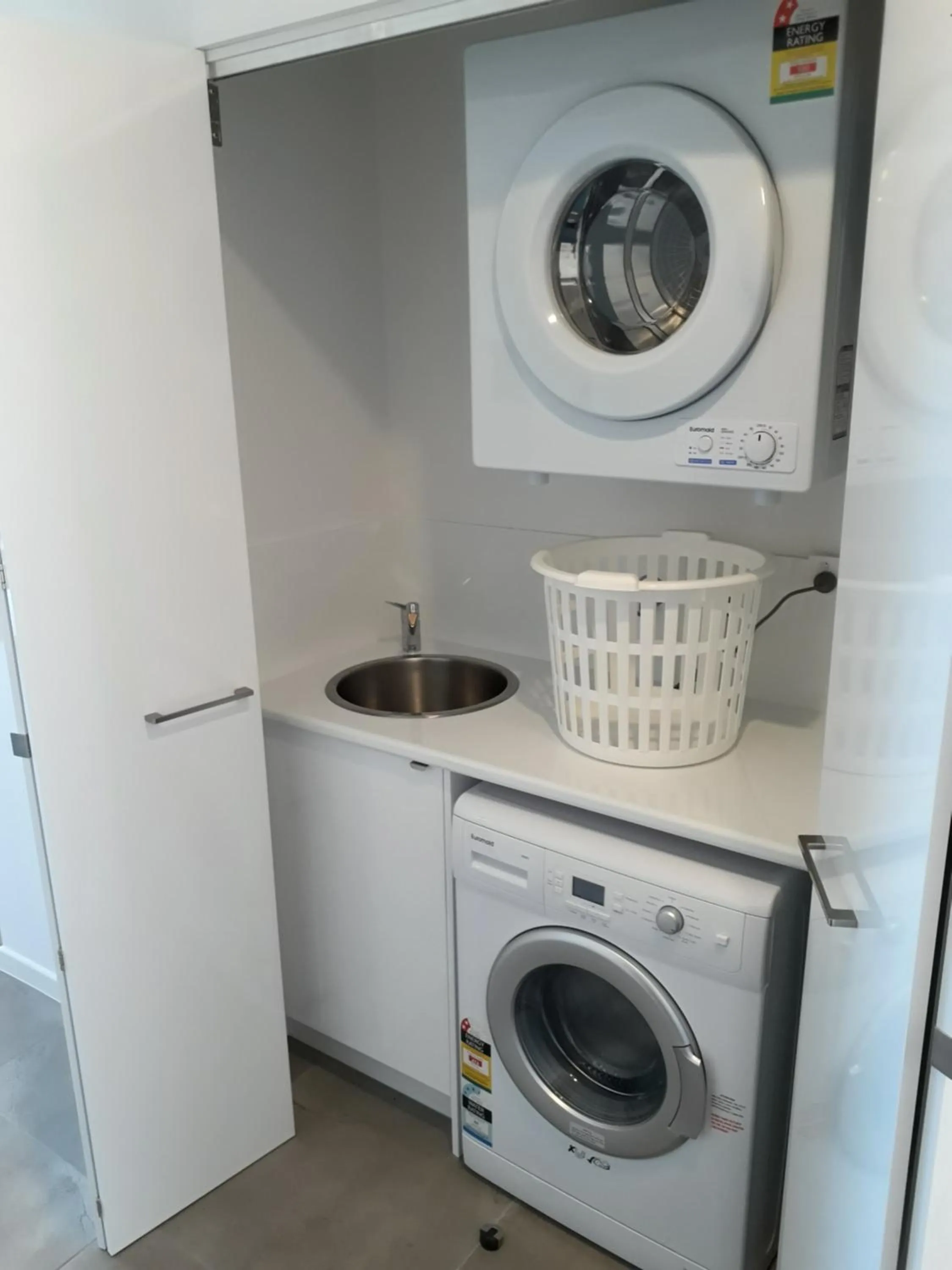 washing machine in Pandanus Coolum Beach