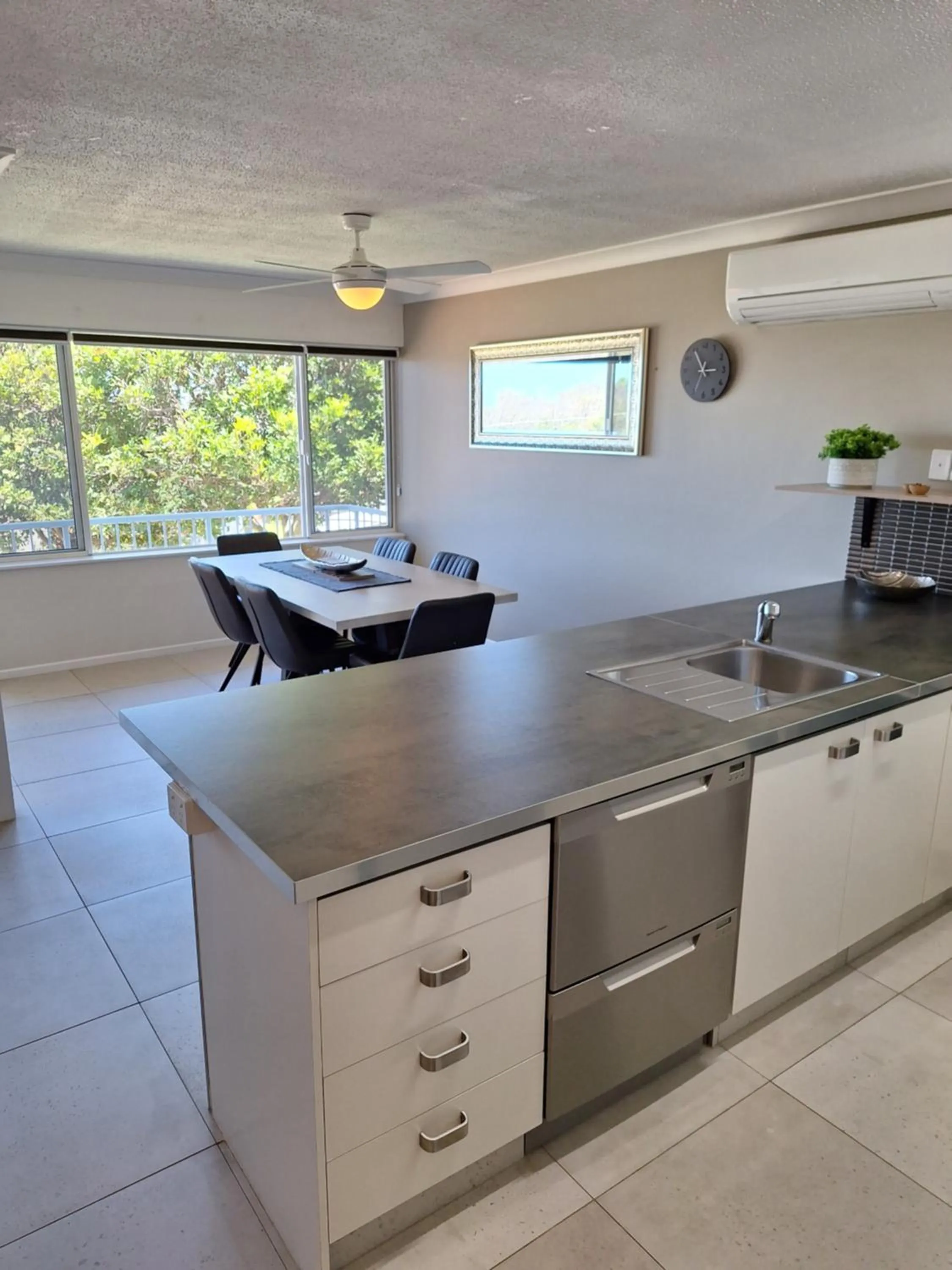 Kitchen or kitchenette in Pandanus Coolum Beach