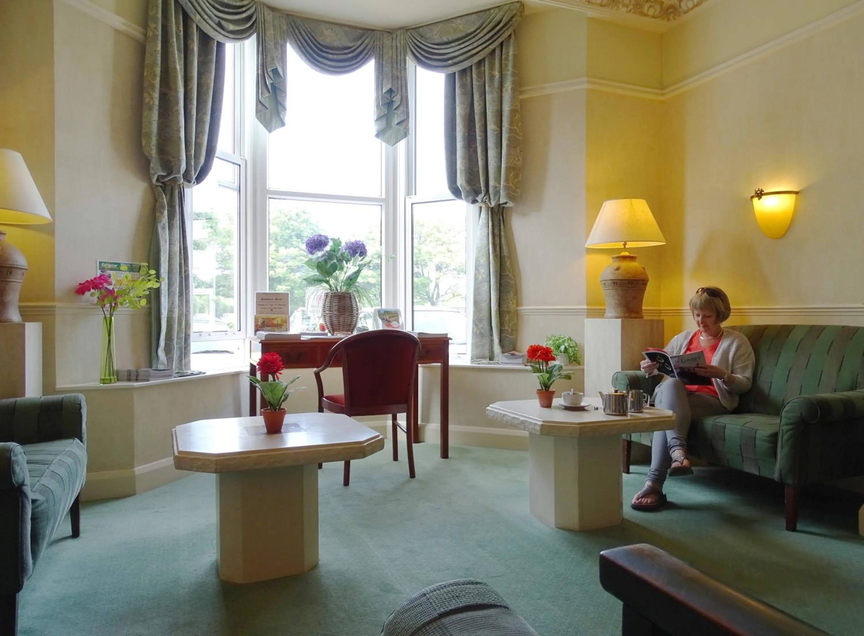 Communal lounge/ TV room in La Trelade Hotel