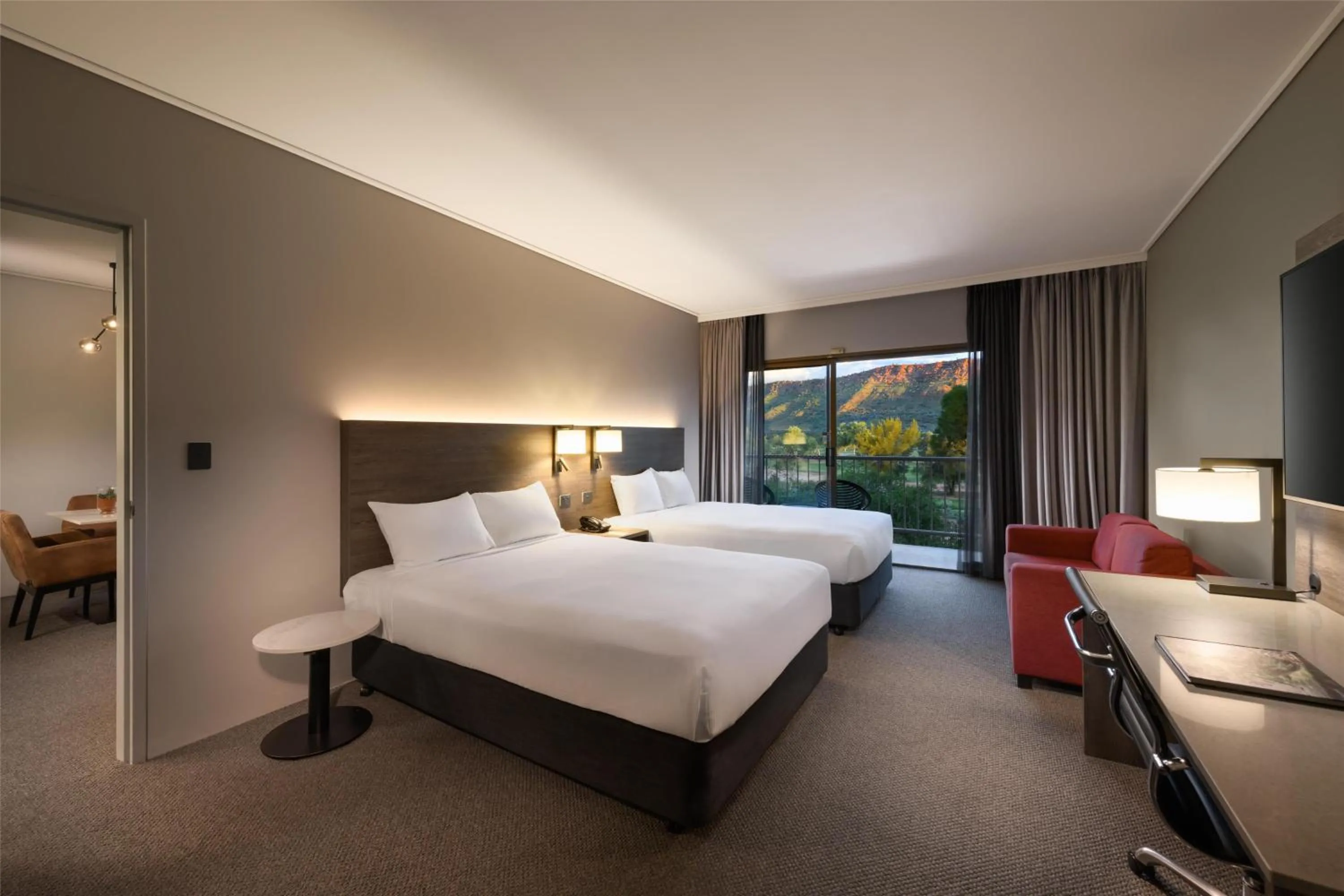 Bedroom, Bed in DoubleTree by Hilton Alice Springs