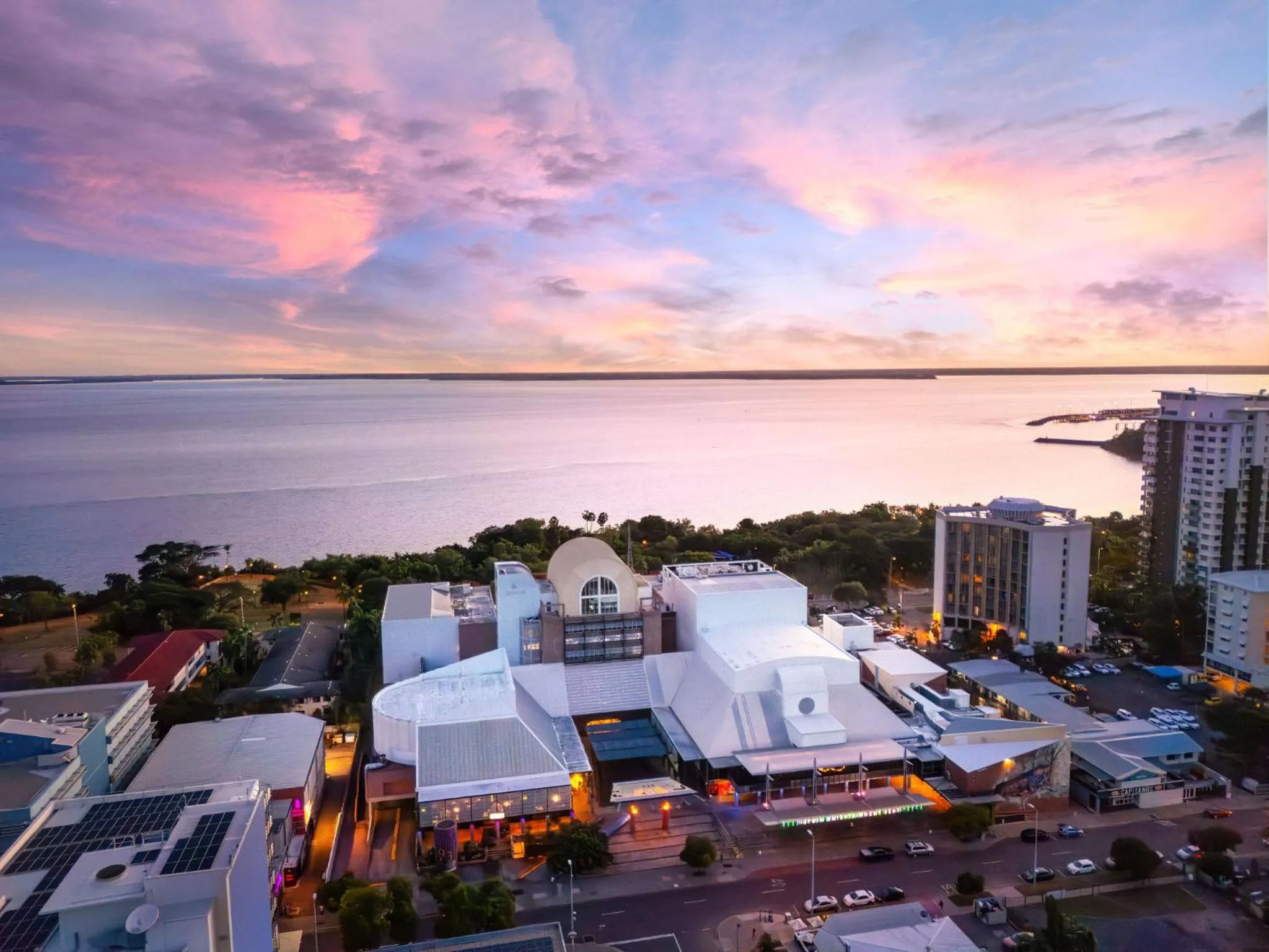 Property building in DoubleTree by Hilton Esplanade Darwin