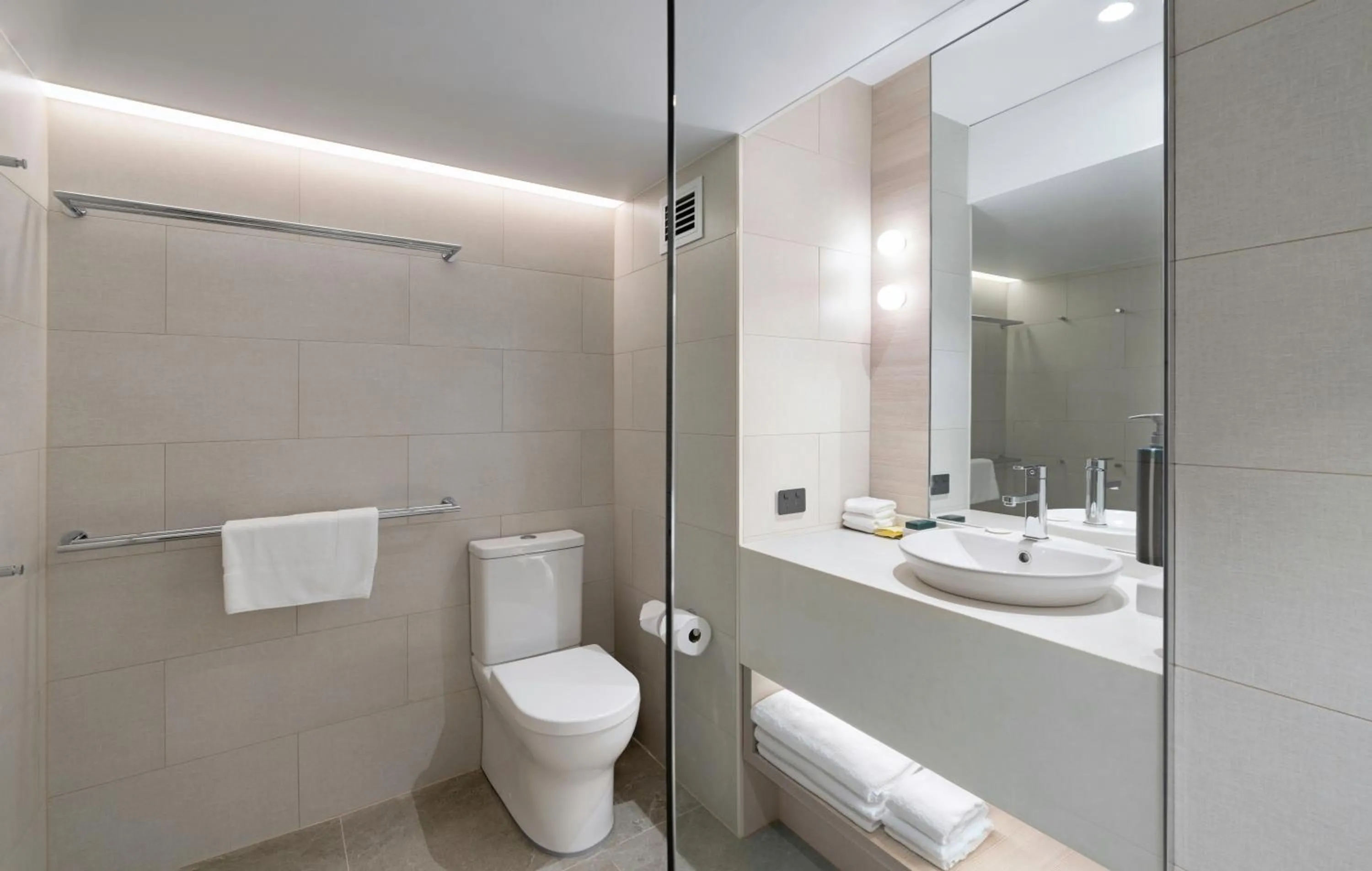 Bathroom in DoubleTree by Hilton Esplanade Darwin