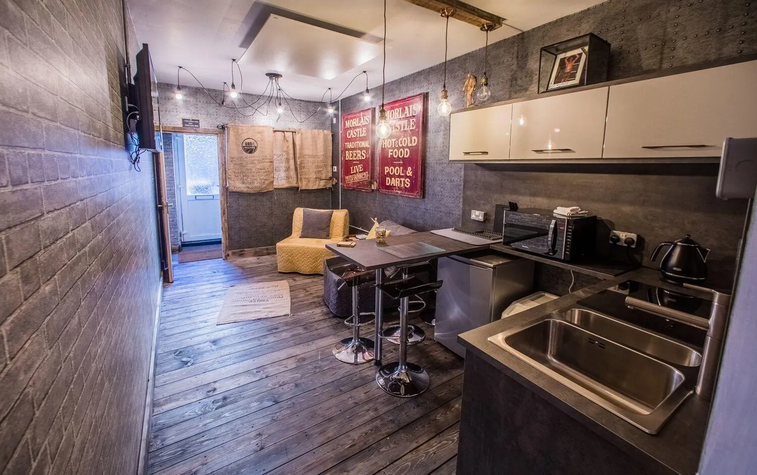 Photo of the whole room in James' Place at Dowlais