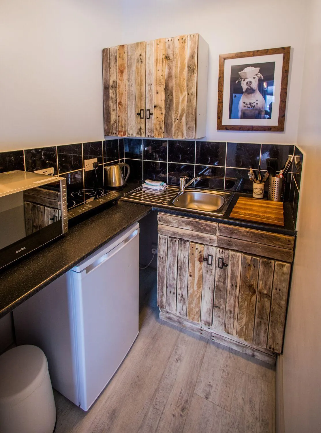 Coffee/tea facilities in James' Place at Dowlais